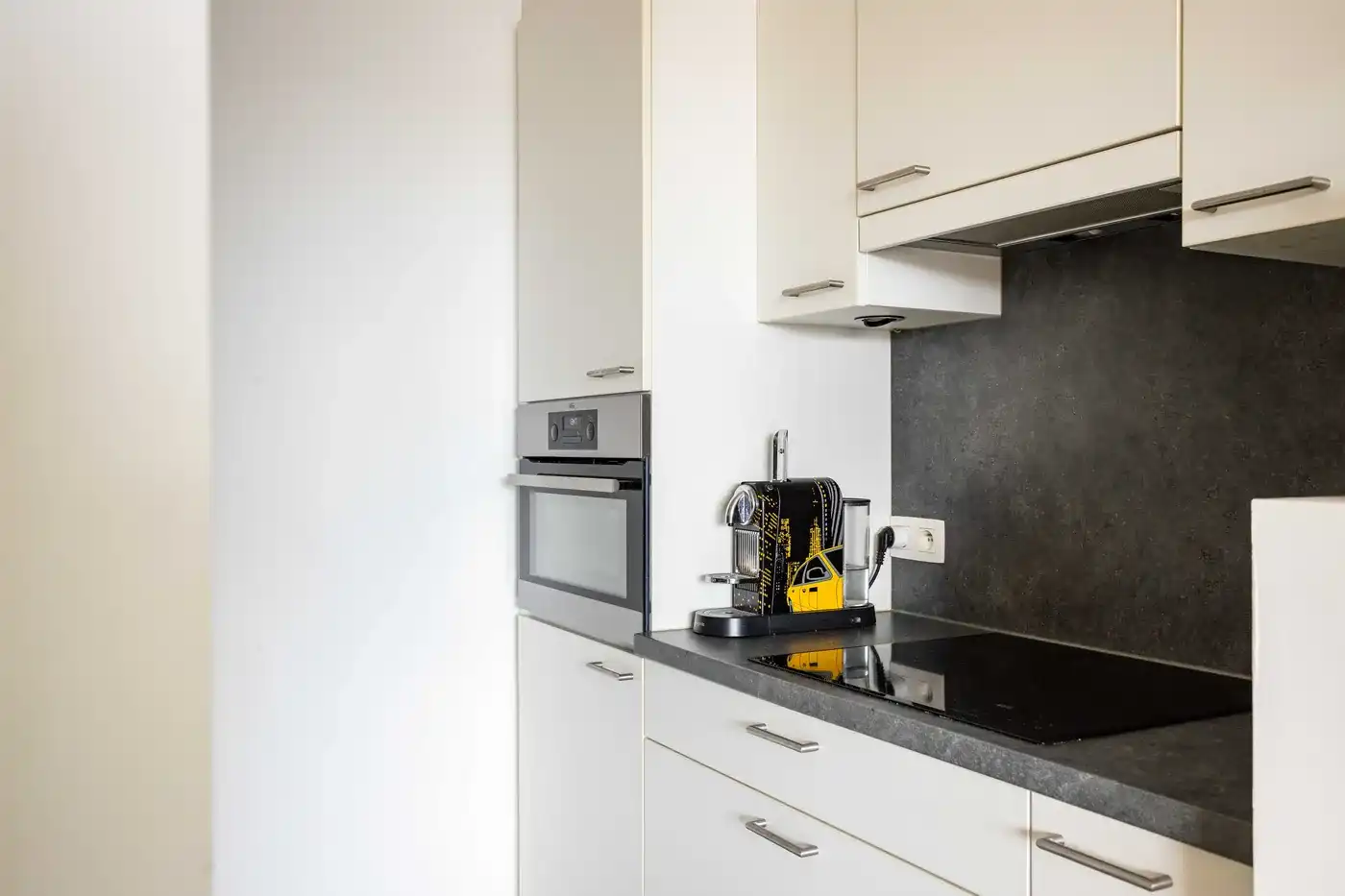 Instapklaar appartement met zuidgericht terras en staanplaats in centrum Kortrijk foto 8