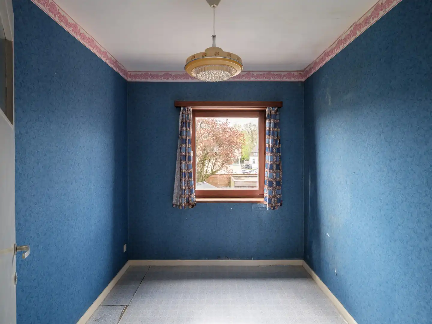 Te renoveren gezinswoning met vier slaapkamers en tuin in Wondelgem foto 17