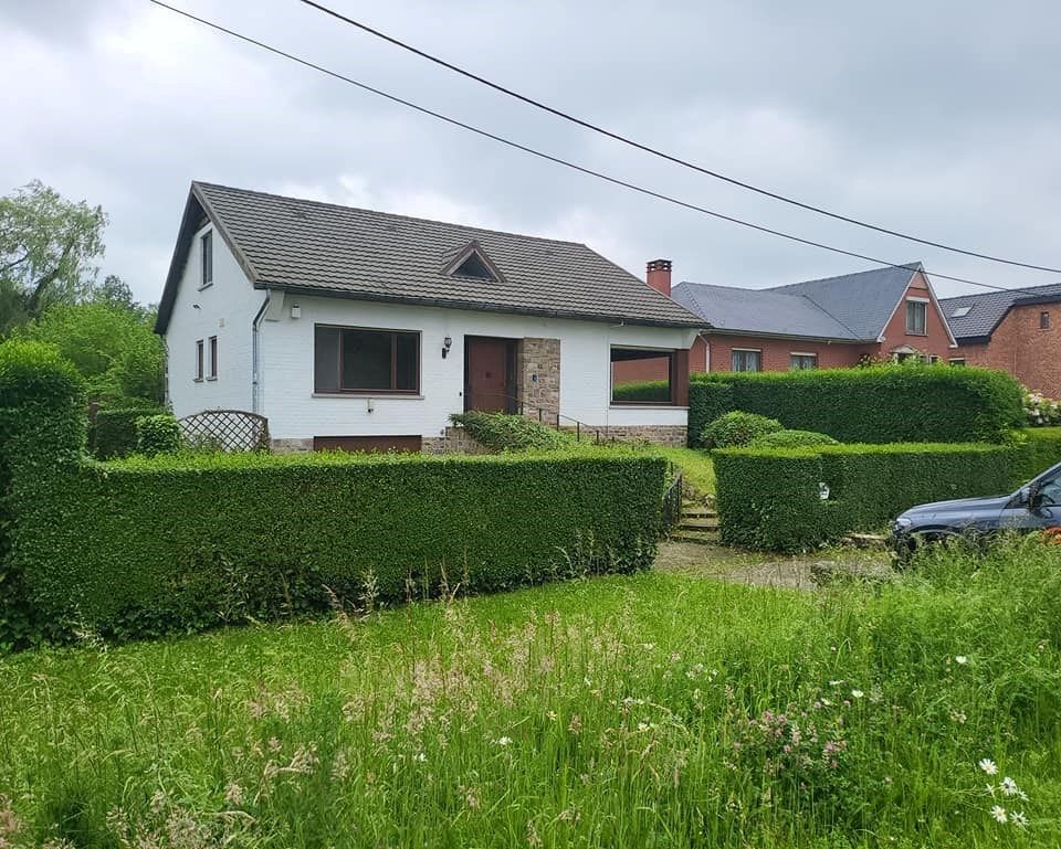 Op te frissen 4-gevelwoning met 5 slaapkamers (waarvan 2 op het gelijkvloers). foto 1