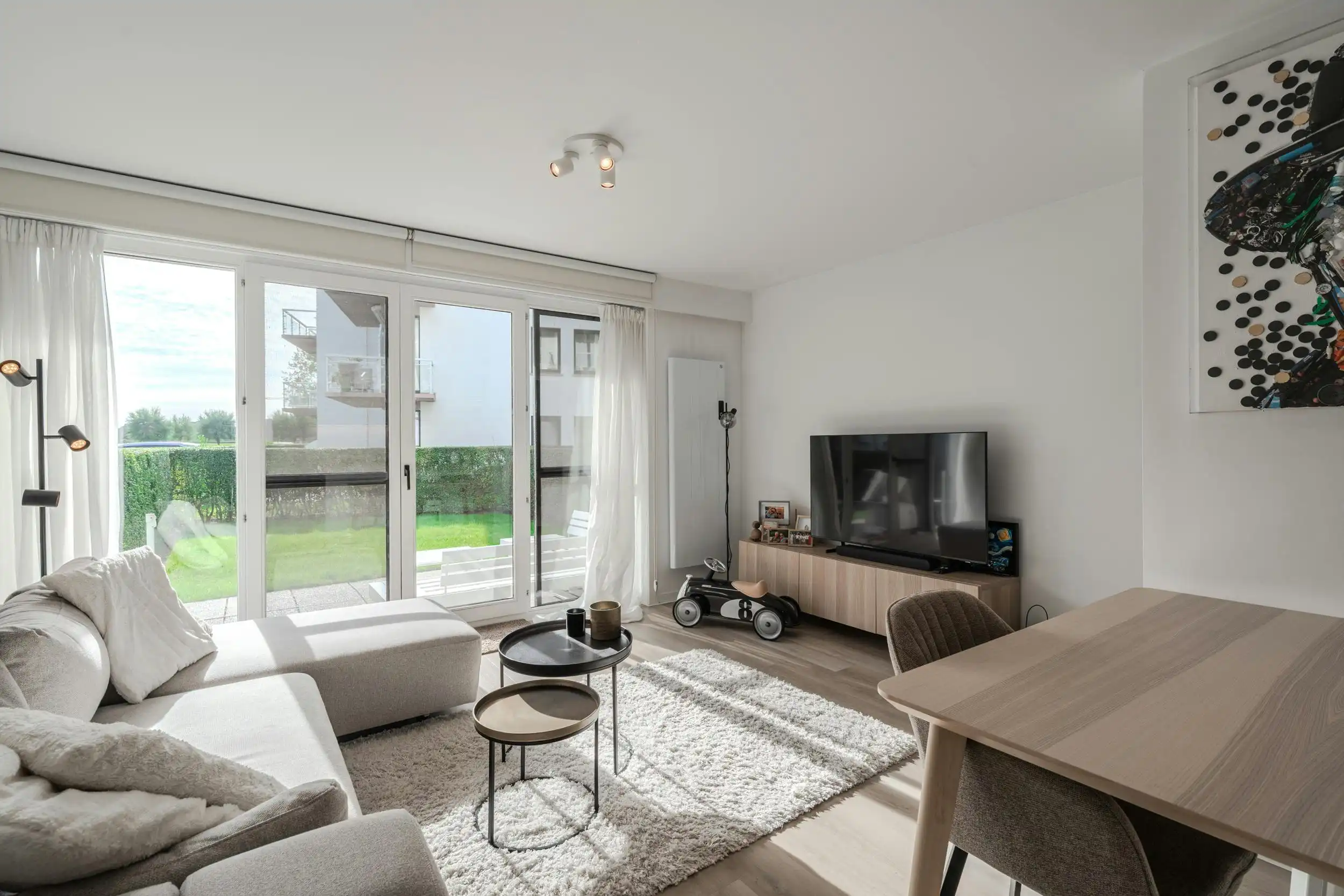 Prachtig gerenoveerd appartement te koop op rustig domein! foto 2
