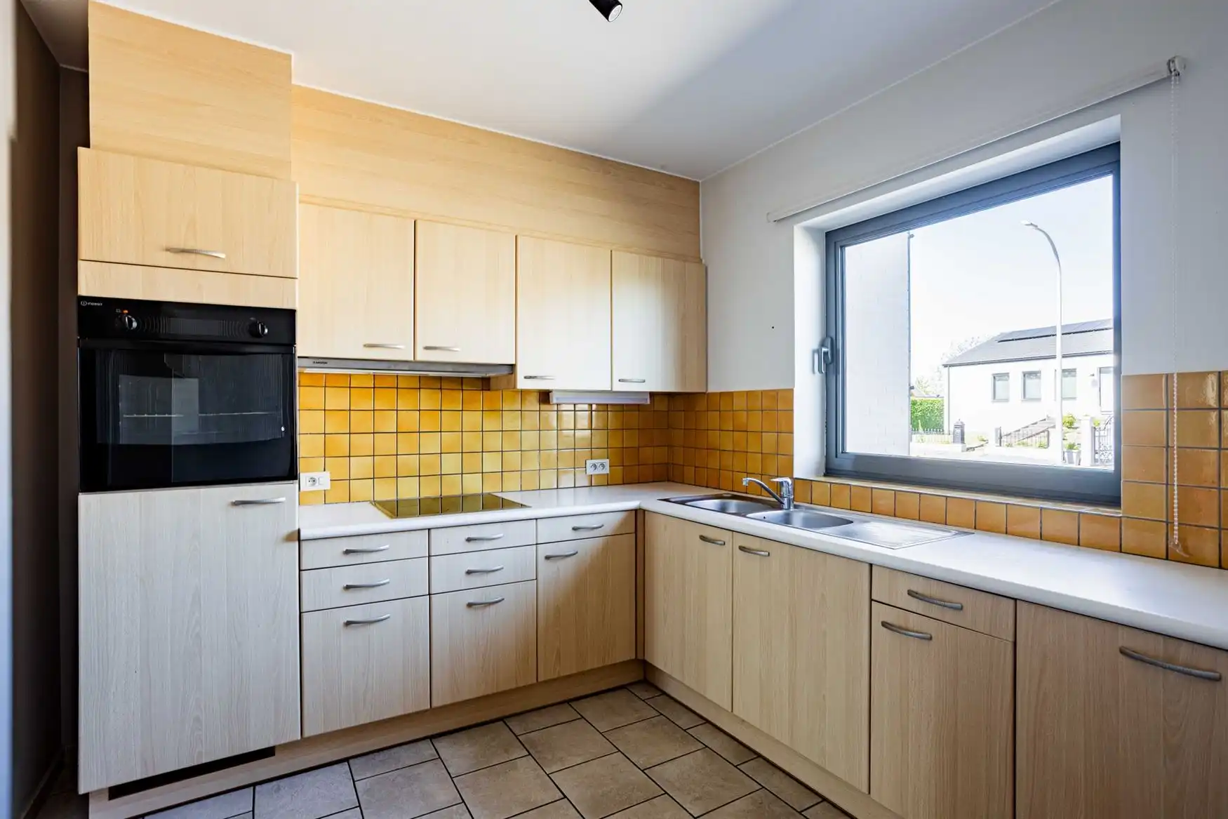 Ruime woning met zuidgerichte tuin en open zicht. foto 10