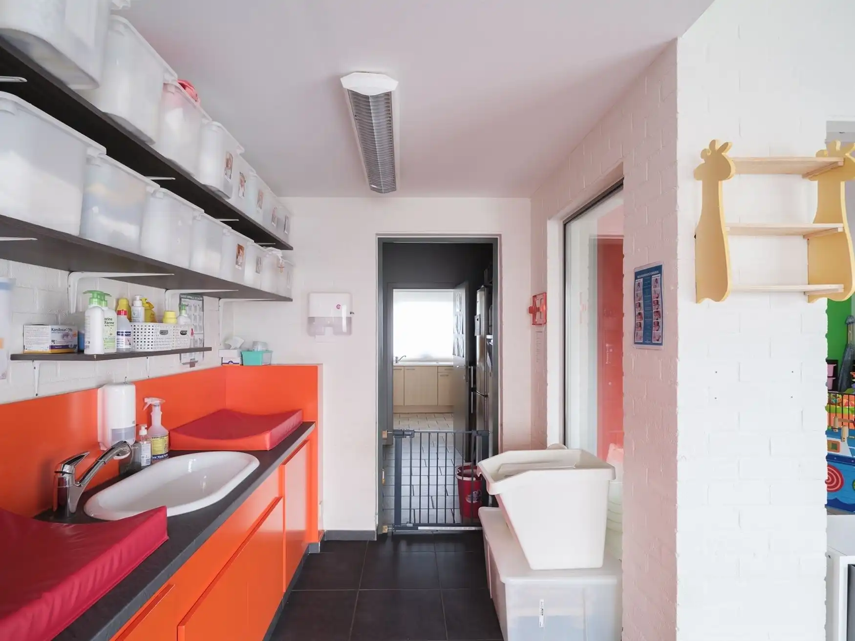 Ruime woning met zuidgerichte tuin en open zicht. foto 10