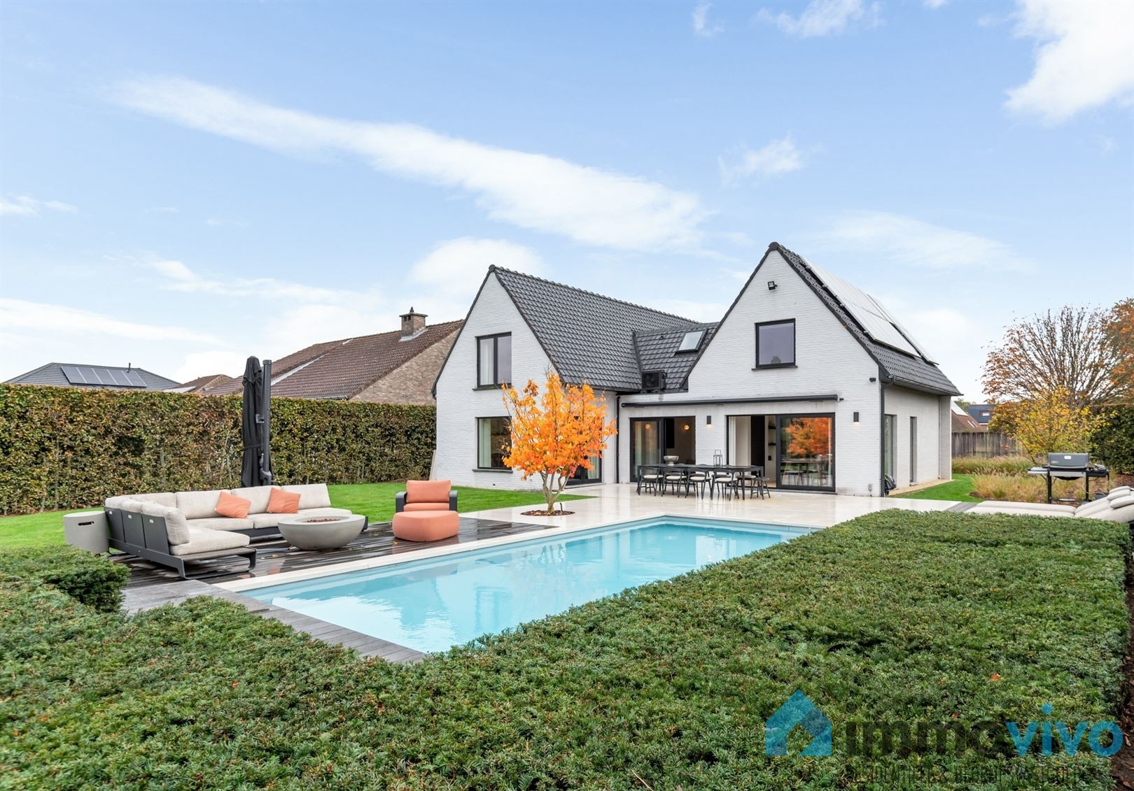 Hoogwaardig gerenoveerde villa met poolhouse en zwembad foto 2