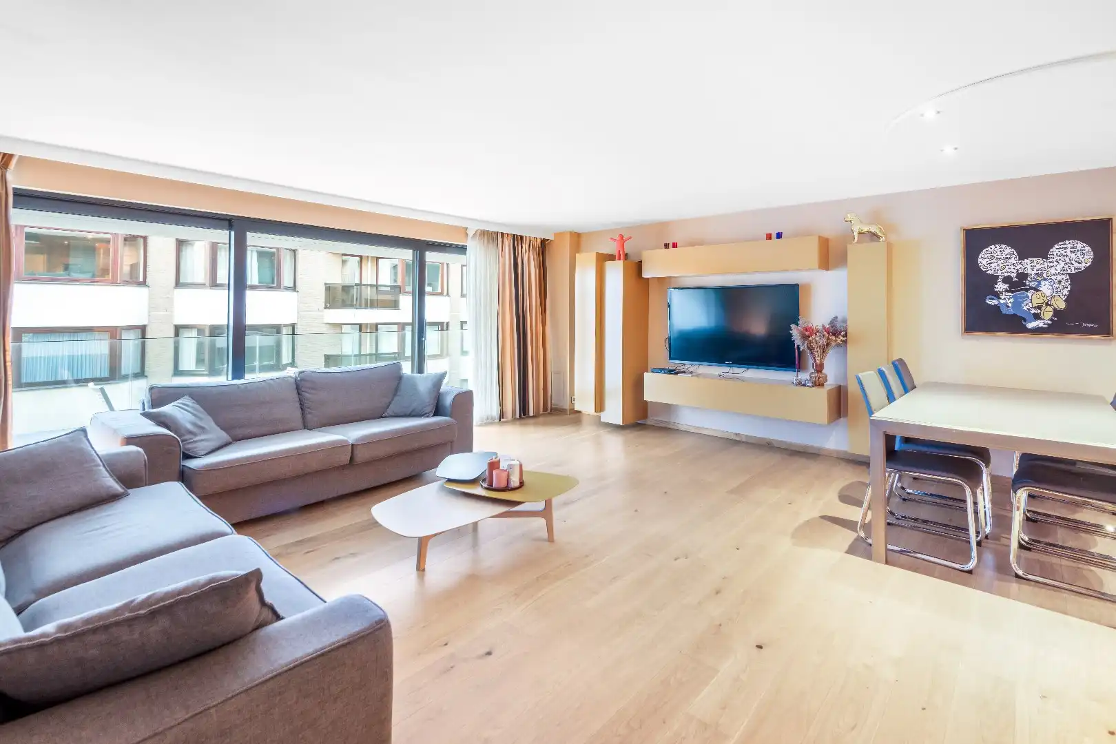 Verzorgd appartement met zuid-west oriëntatie gelegen vlakbij het Lichttorenplein foto 2