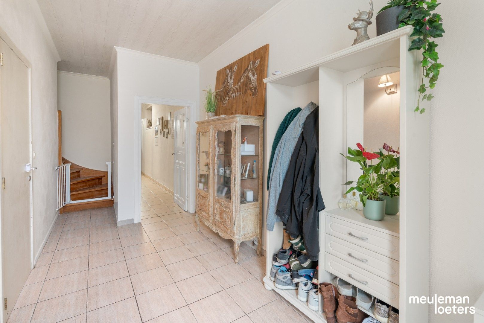 Gezinswoning met drie slaapkamers en inpandige garage  foto 5