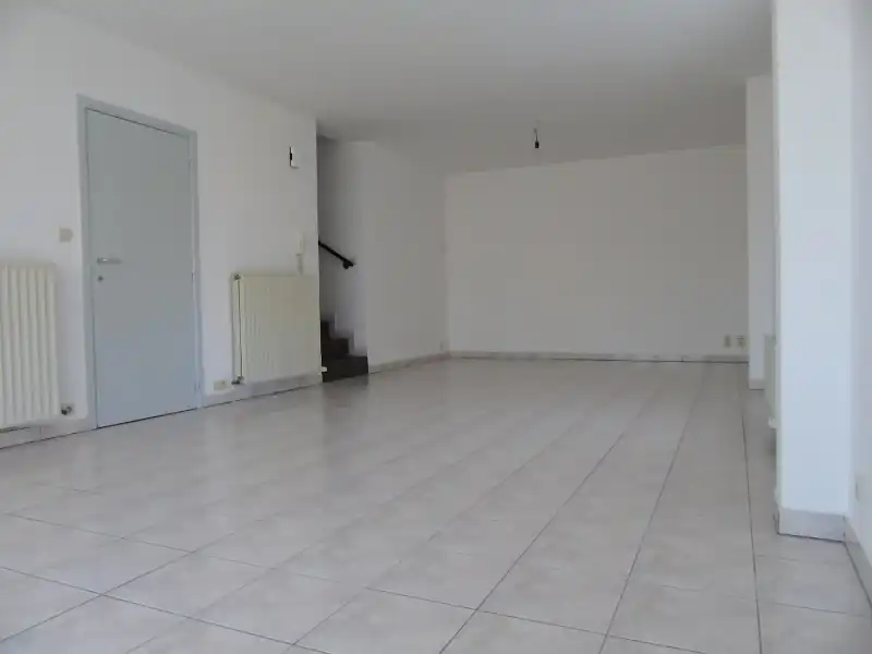 Ruim duplex-appartement (140 m²) met 3 slaapkamers, terras en garagebox foto {{pictureIndex}}