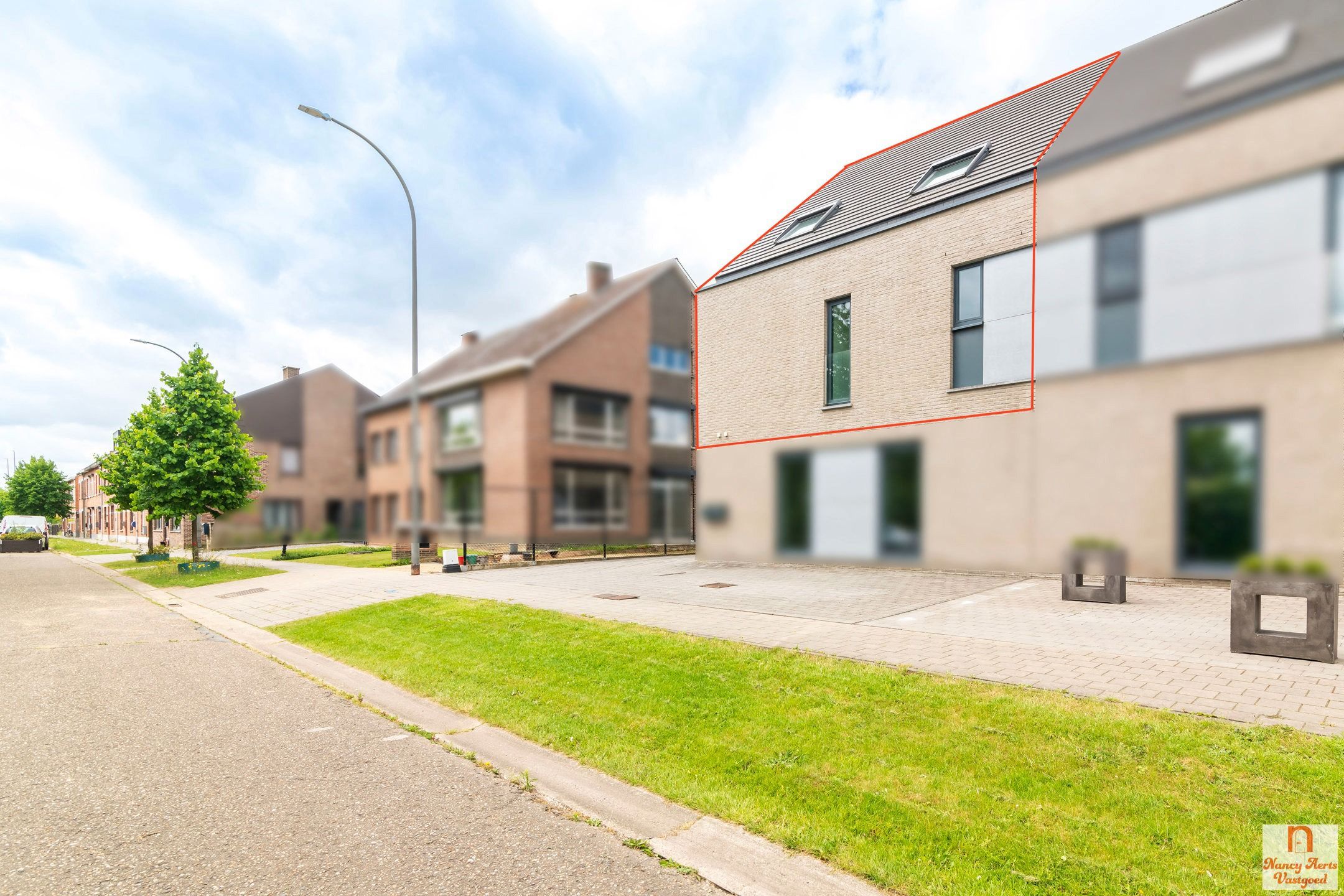 Licht en ruim duplexappartement met parking in Hasselt  foto 3