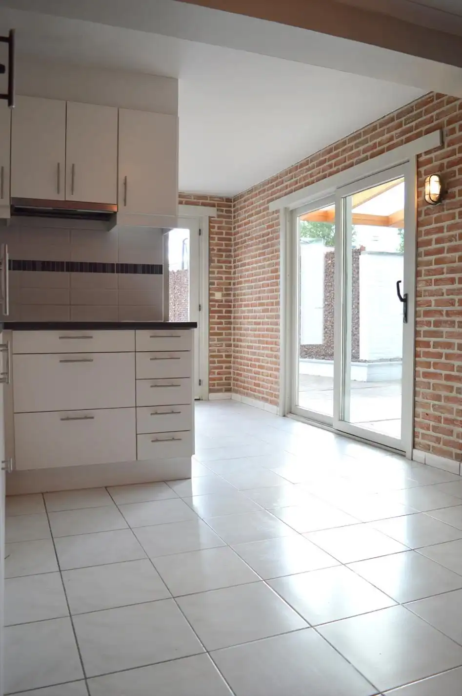 Verzorgde rijwoning dichtbij het centrum van Heule foto 7
