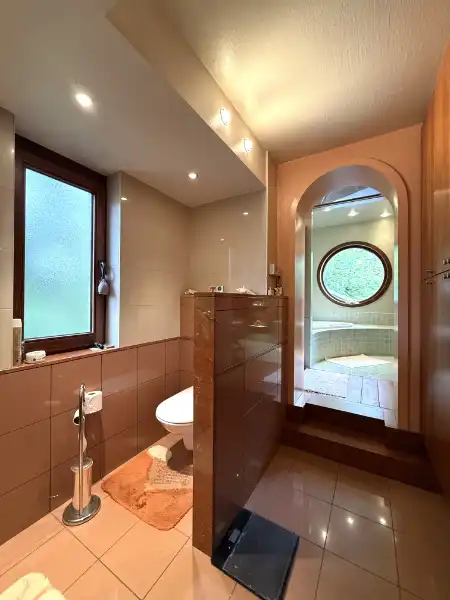 Ruime woning met kantoor en prachtige tuin op toplocatie foto 17