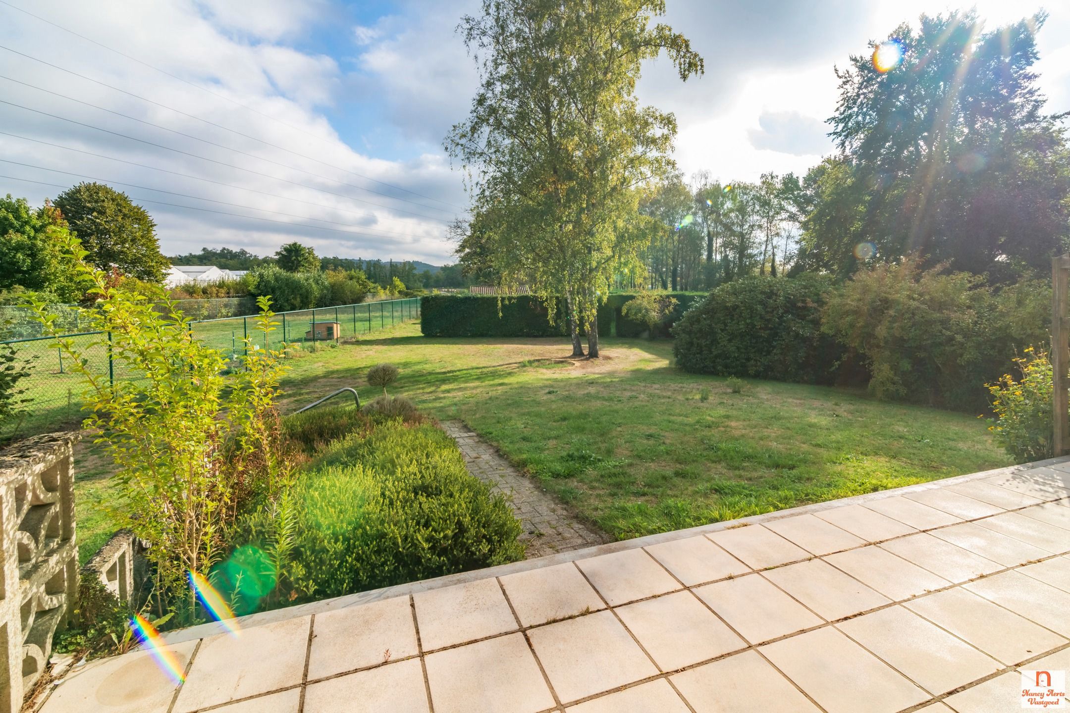 Split-level woning met grote tuin en vrij uitzicht foto 56