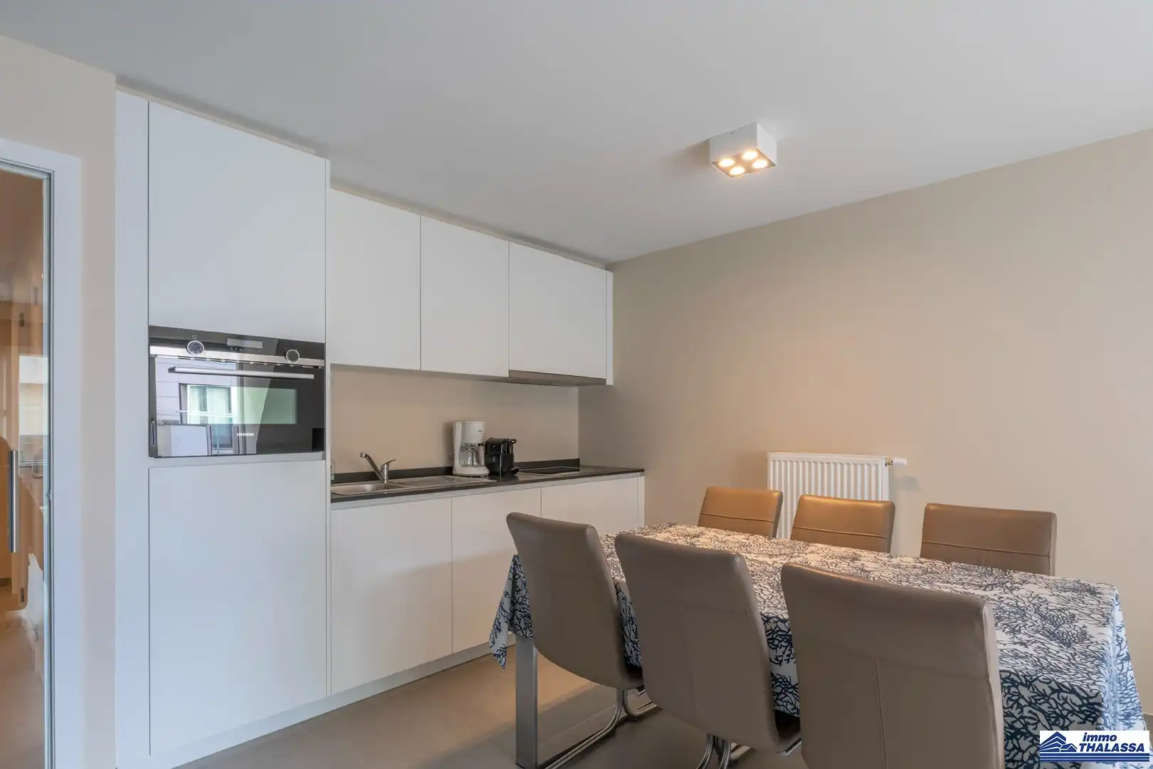 Modern ingericht appartement op de 5e verdieping aan de Ankerweg in De Panne - perfecte uitvalsbasis voor een gezellig verblijf aan zee. foto 10