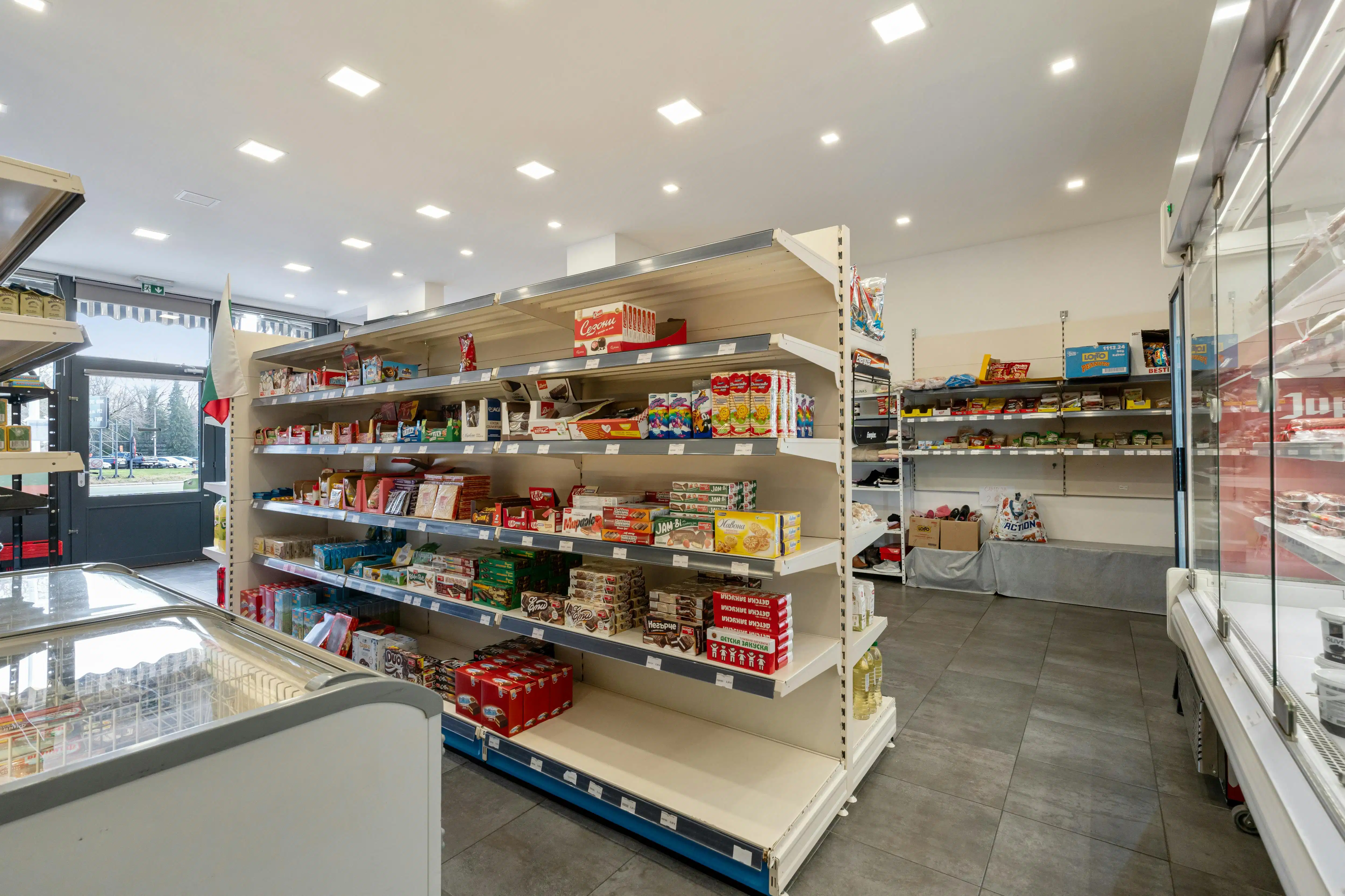 Rendabele opbrengsteigendom met handelspand, magazijn, woonst en 2 appartementen in Genk foto 20