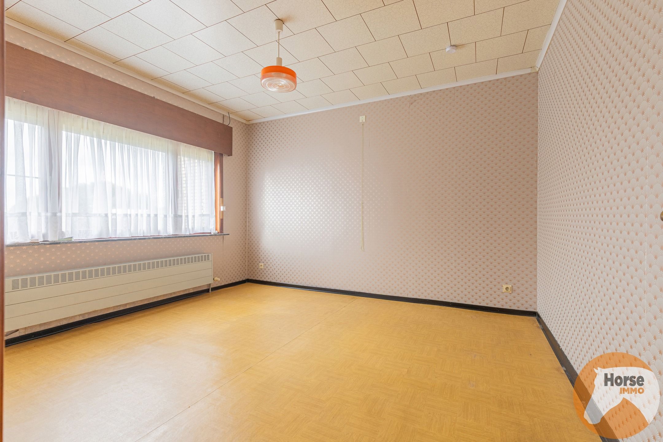 LOKEREN -Landelijk gelegen bedrijfswoning met stallencomplex foto 11