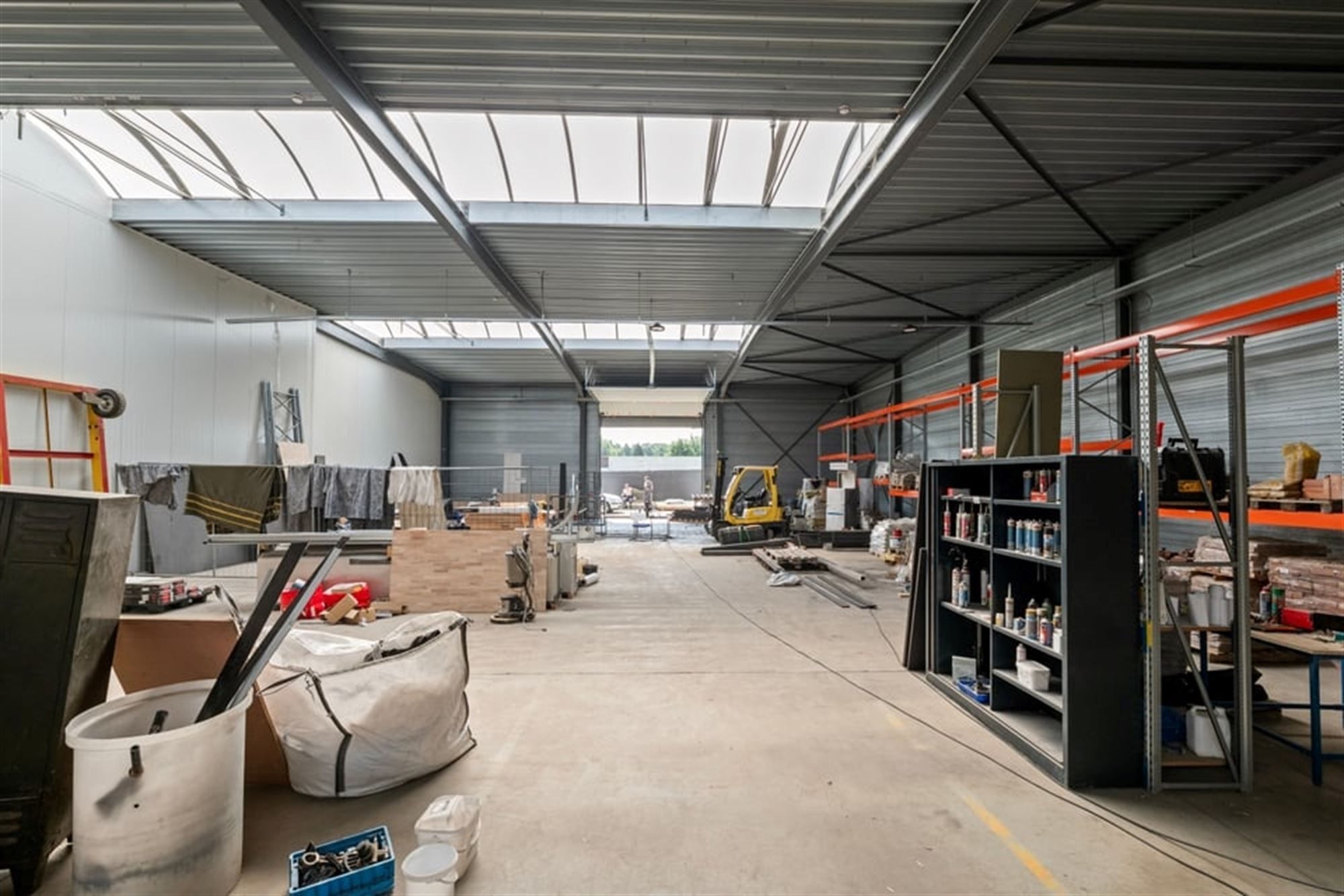 RUIME LOODS VAN 846M² IN SINT-TRUIDEN  foto 13