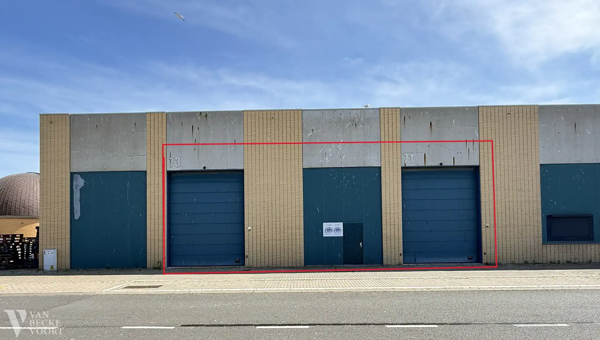 Opslagplaats 454m² - met elektrische poorten in dynamische havenomgeving foto {{pictureIndex}}