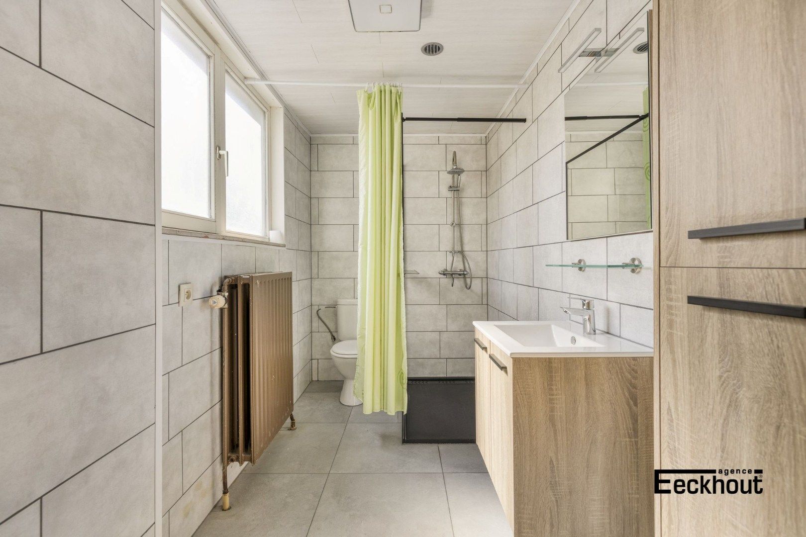 Zeer ruime woning met veel potentieel! foto 11