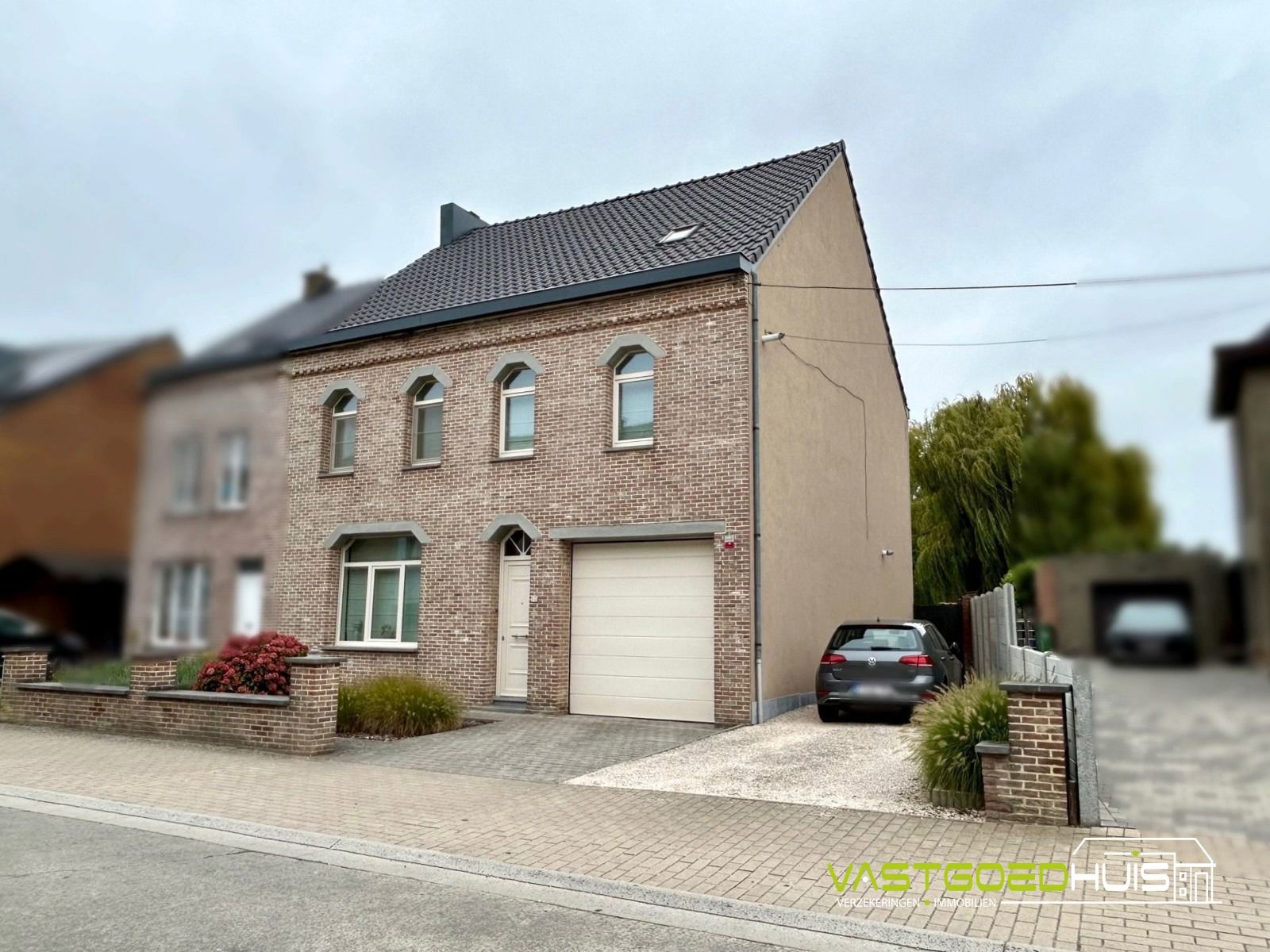 Hedendaagse, instapklare HOB met garage en tuin foto 30