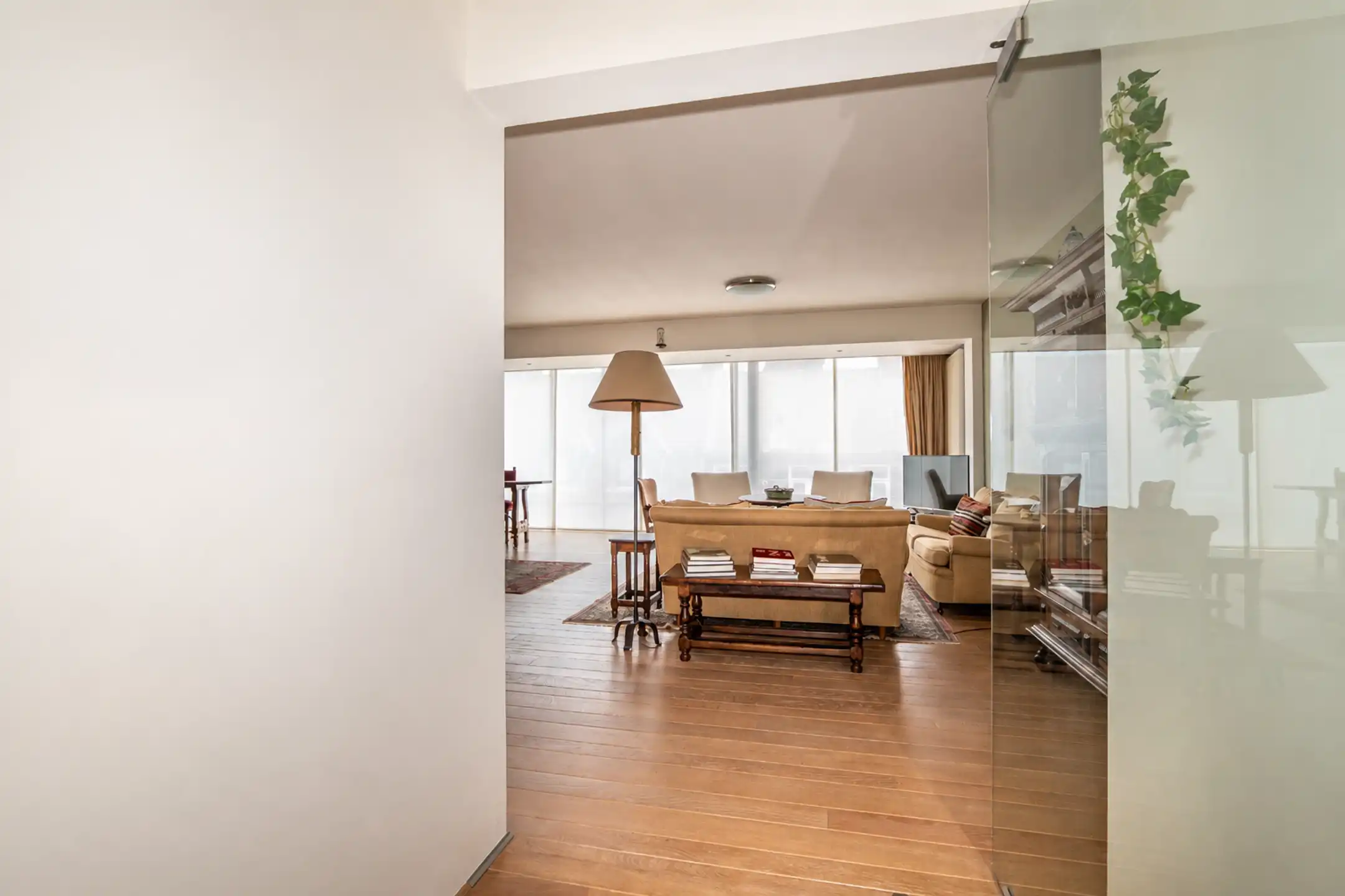 Instapklaar appartement van ca. 144 m² met garage foto 2