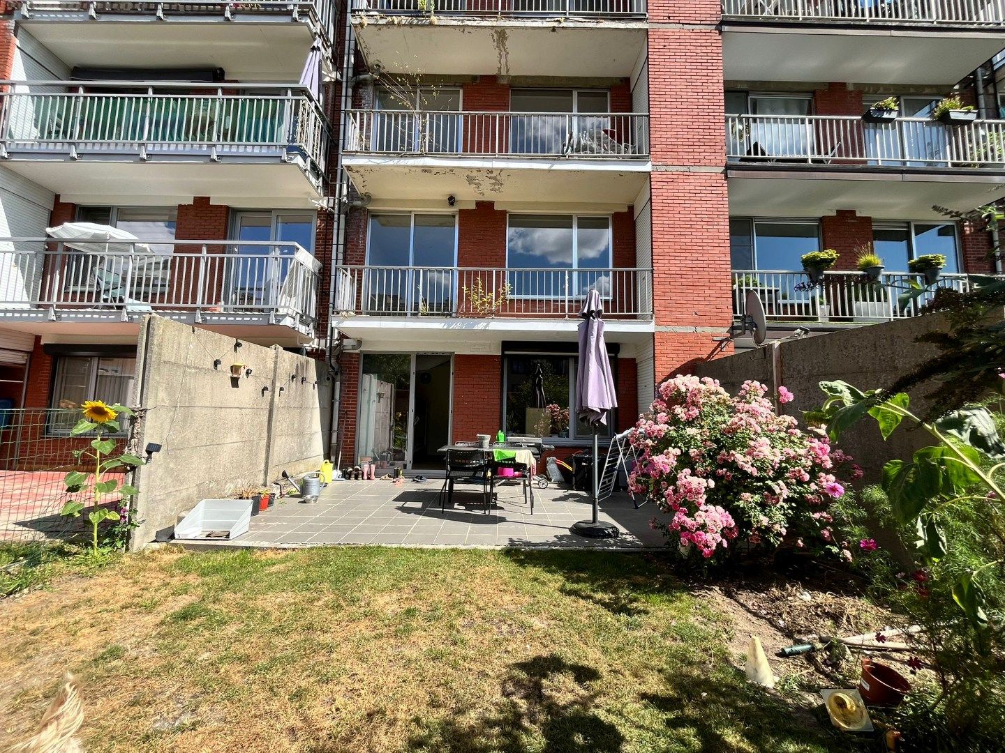 Gelijkvloers 2-slpk appartement met tuin en garage foto 17