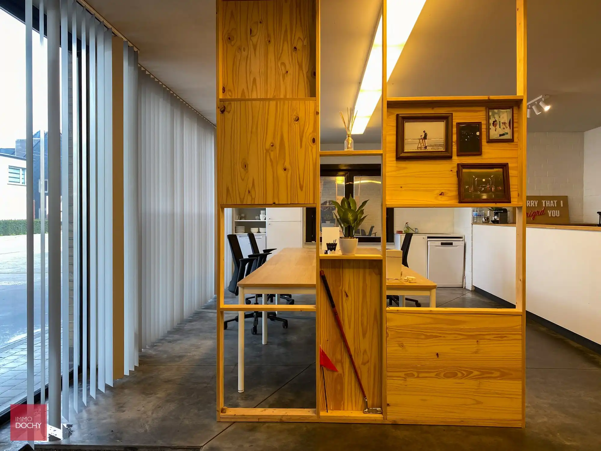 UIterst commercieel gelegen handelspand / bureel | Henri Lebbestraat foto 4