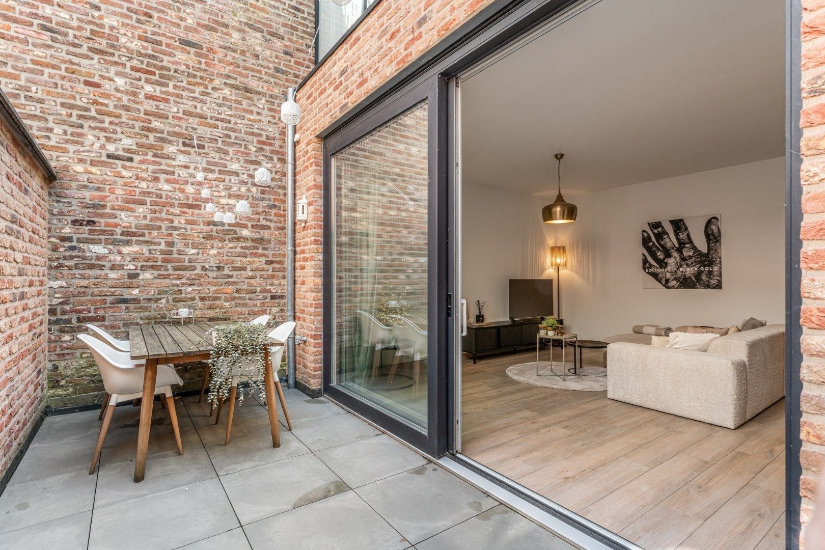 Recent, hoogwaardig afgewerkt gelijkvloers appartement, met terras en inpandige garage, in het centrum van Maaseik!  foto 26