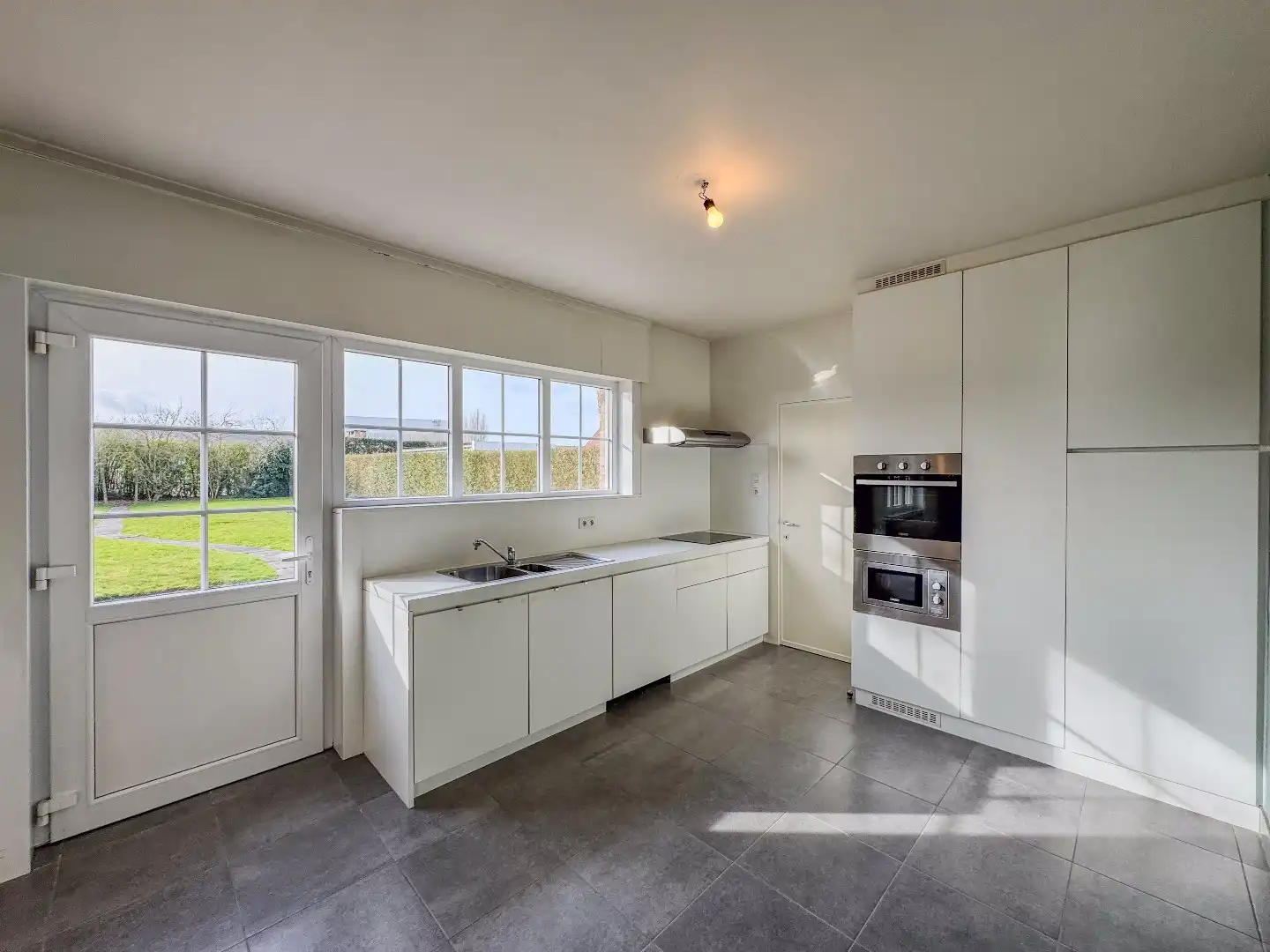 Villa met 3 slaapkamers, garage en tuin op 920m² foto 7