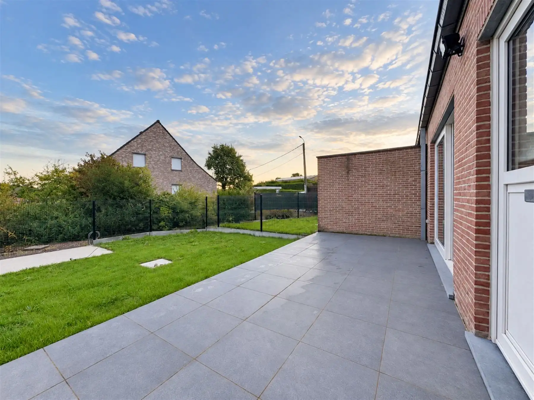 instapklare woning met drie slaapkamers en garage foto 6