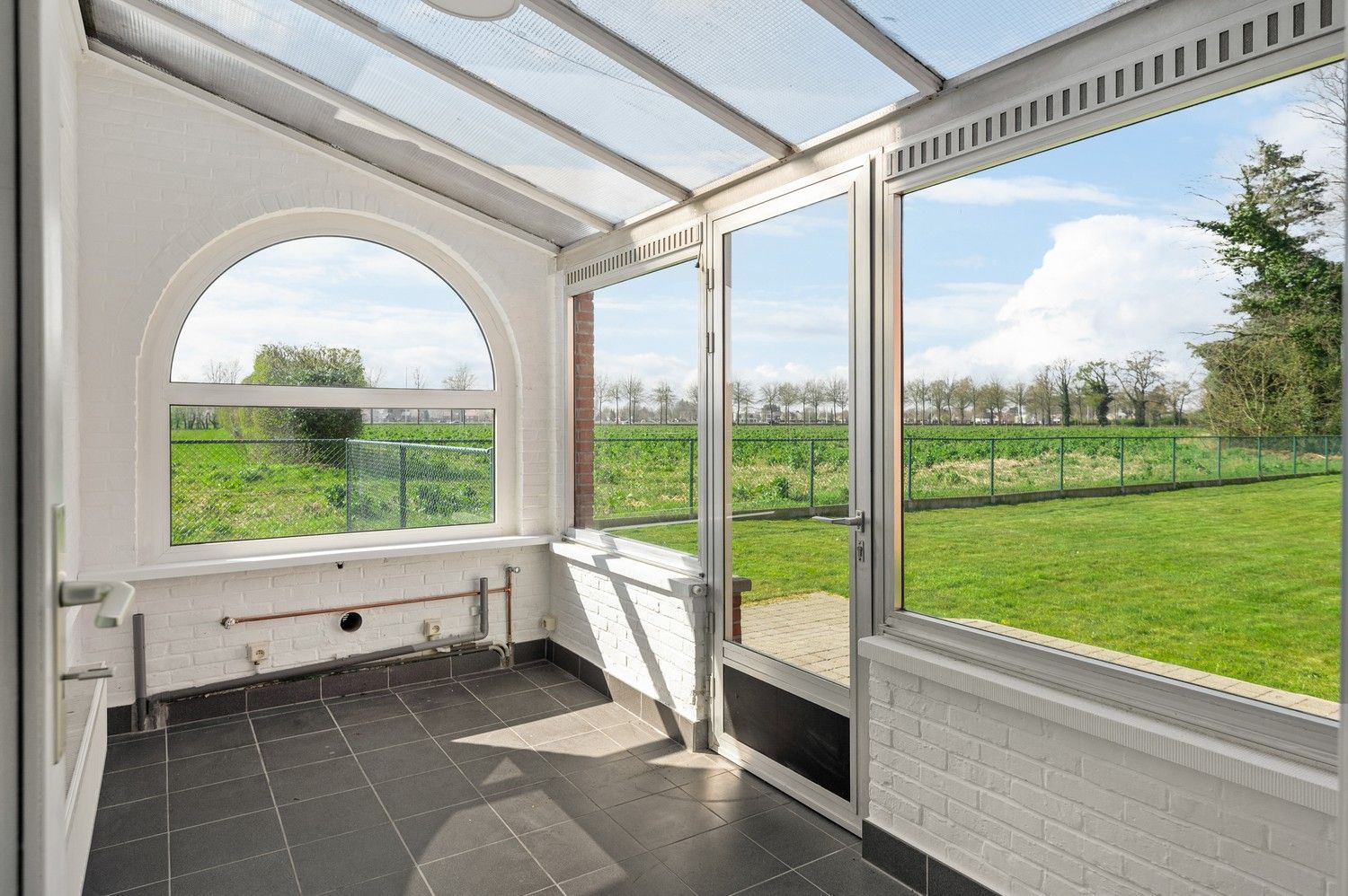 Landelijke halfopen bebouwing met grote tuin en 2 slaapkamers in Wijnegem! foto 9