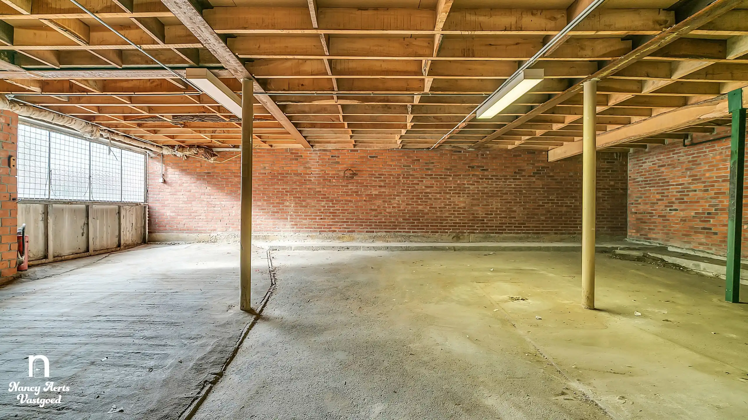 Handelspand van 395 m² in het centrum van Beringen foto 30