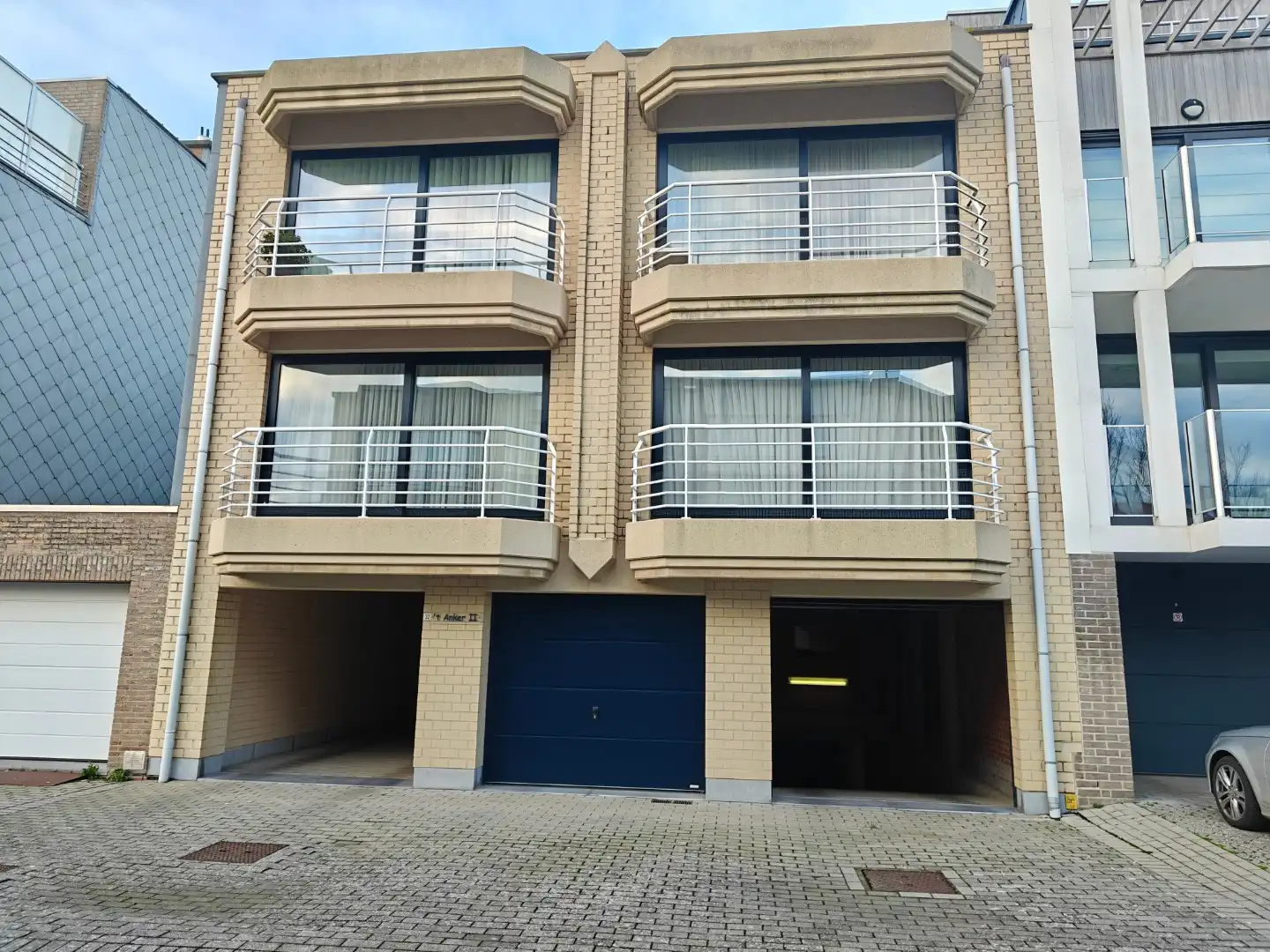 't Anker - Garage 8-9 foto {{pictureIndex}}