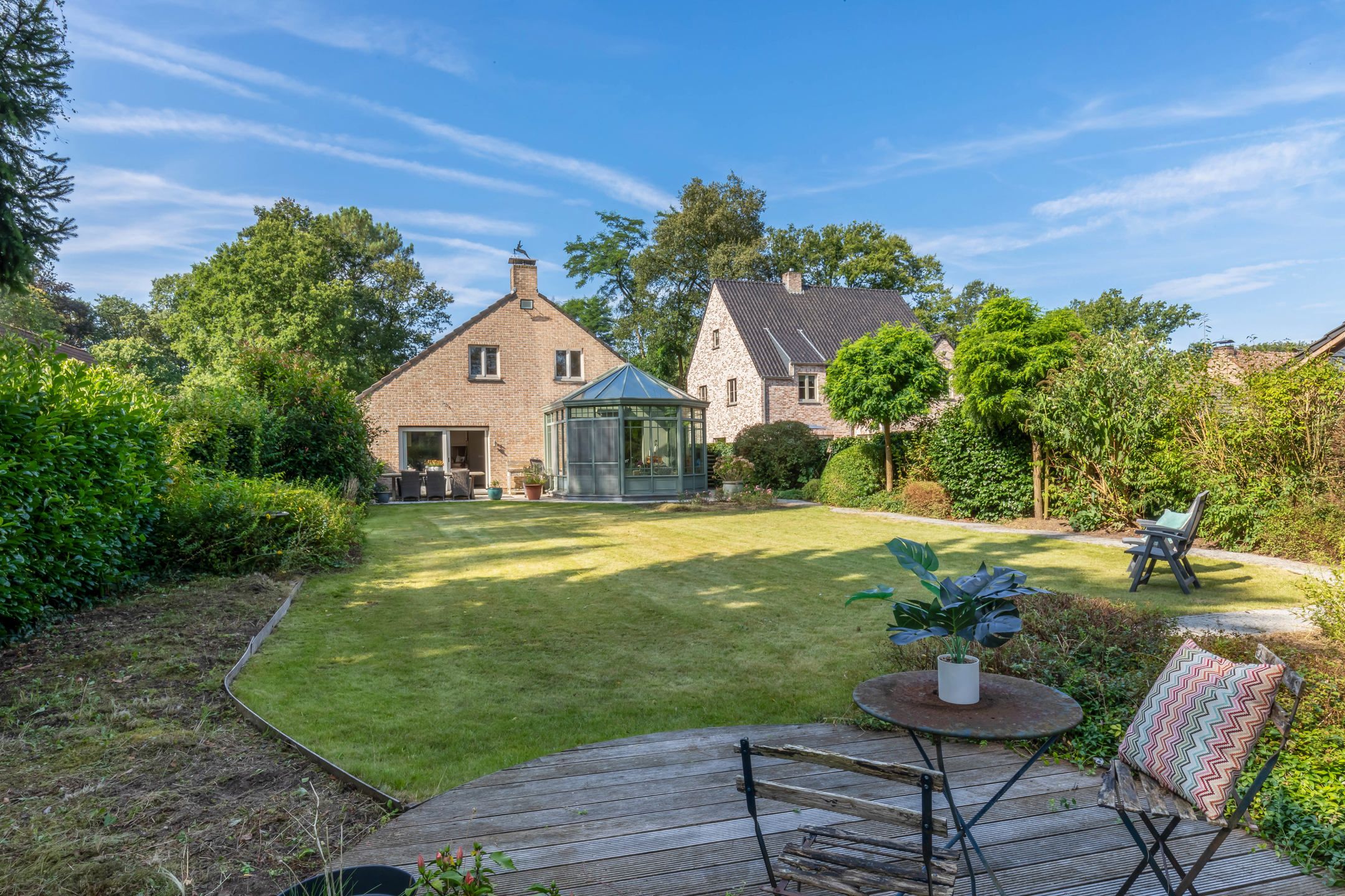 Rustig gelegen woning op mooi perceel van 1.170 m² foto 2