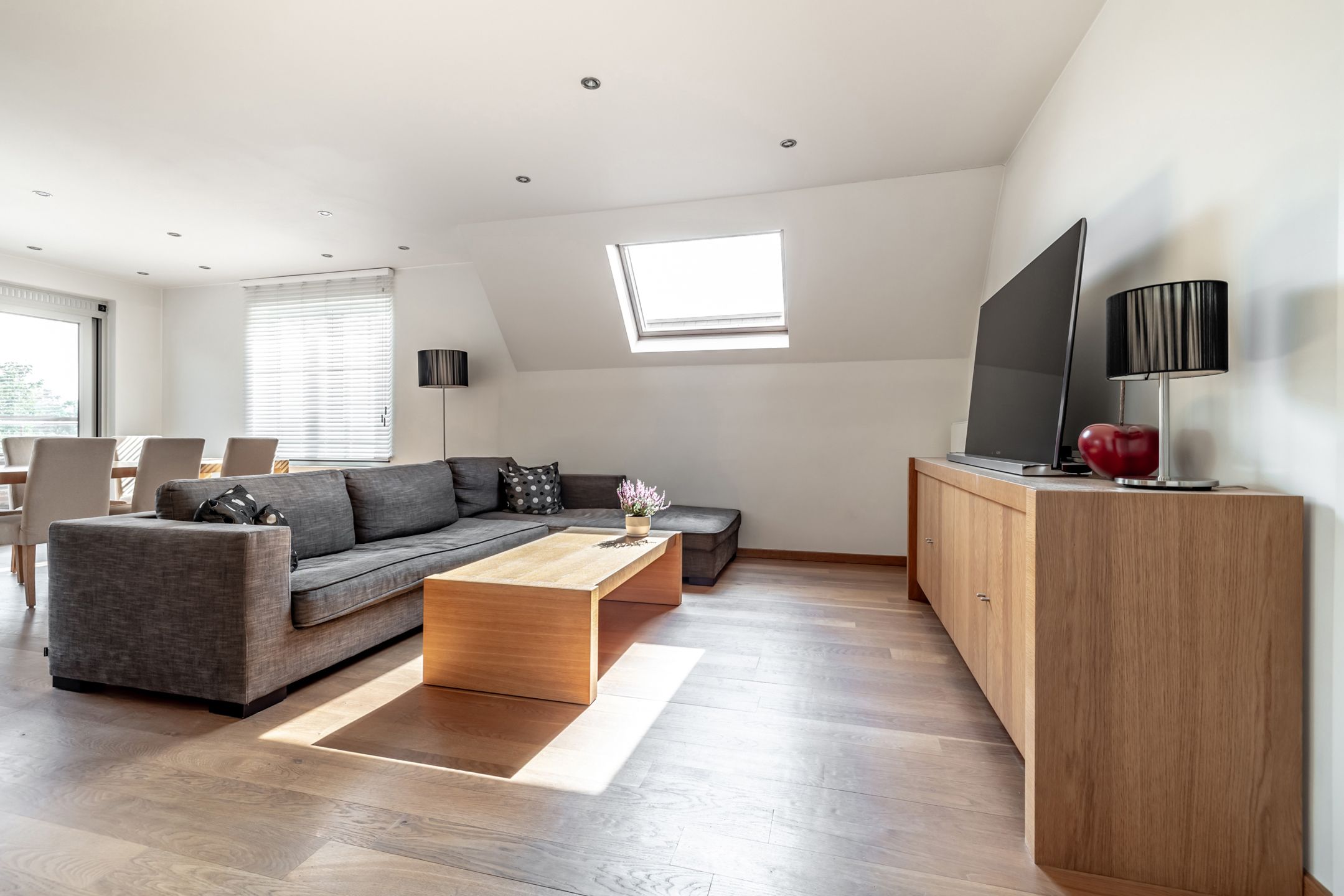 Ruim duplex-penthouse met 4 slpk, 2 (dak) terrassen en vrij uitzicht te Hoogstraten! foto 7