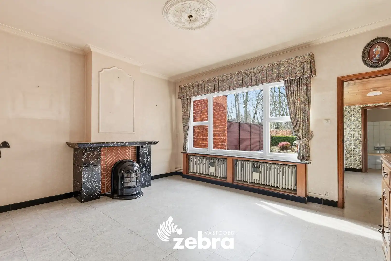 Woning met veel potentieel, 3 slaapkamers en ruime zolder in hartje Tielt! foto 3