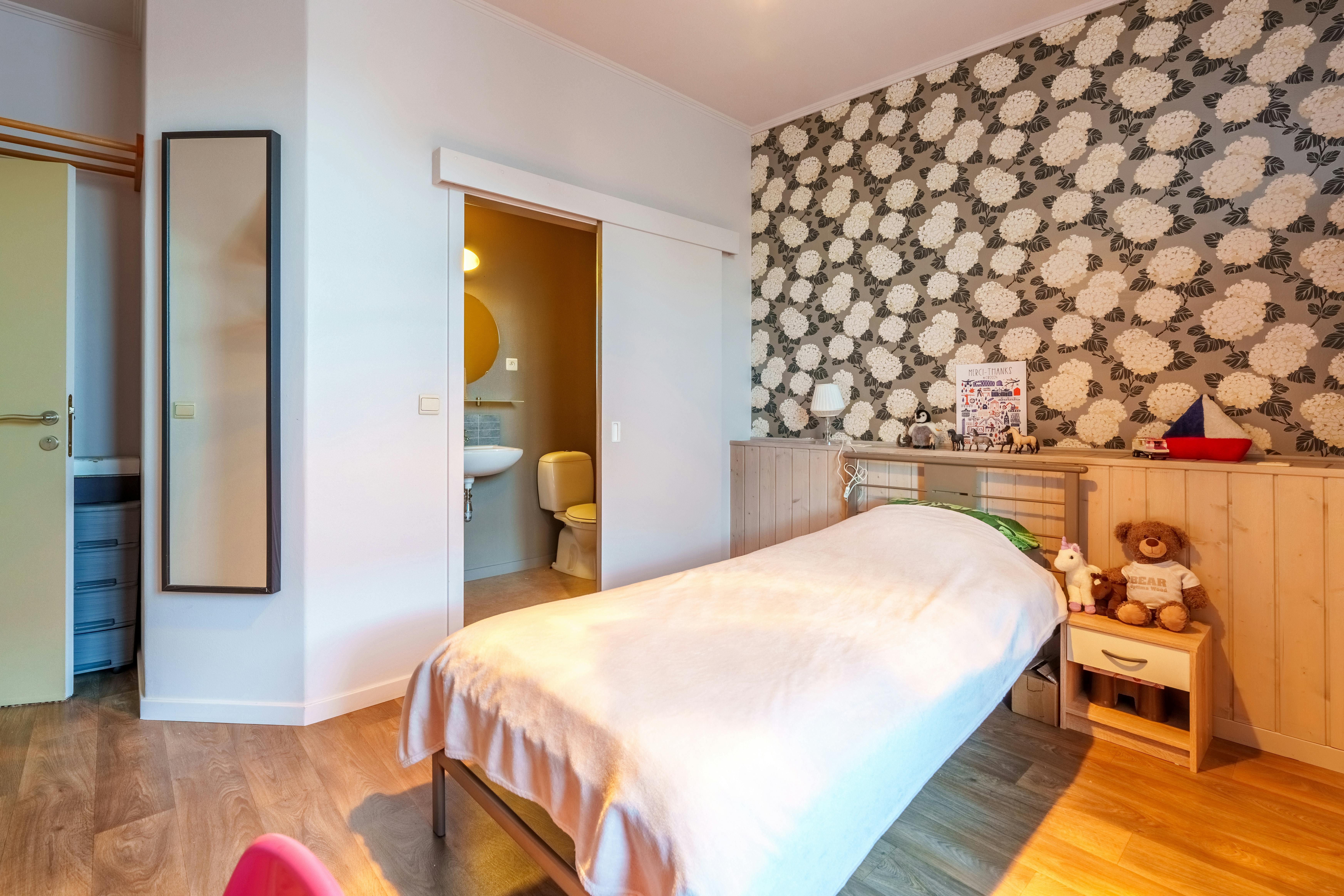 Uniek herenhuis in hartje Ieper met 8 slaapkamers en 7 badkamers  foto 17