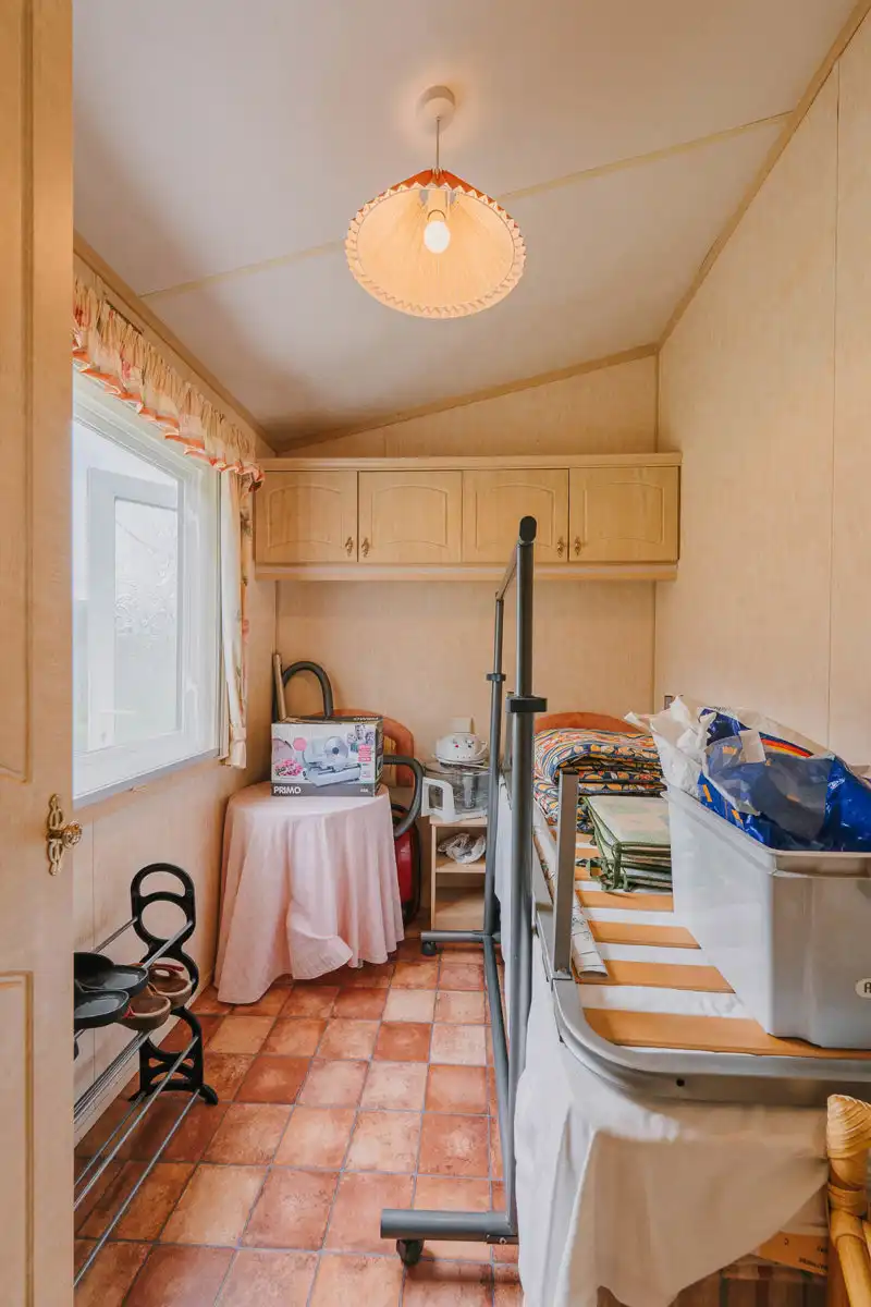 Prachtige agrarische tuin met caravan foto 22