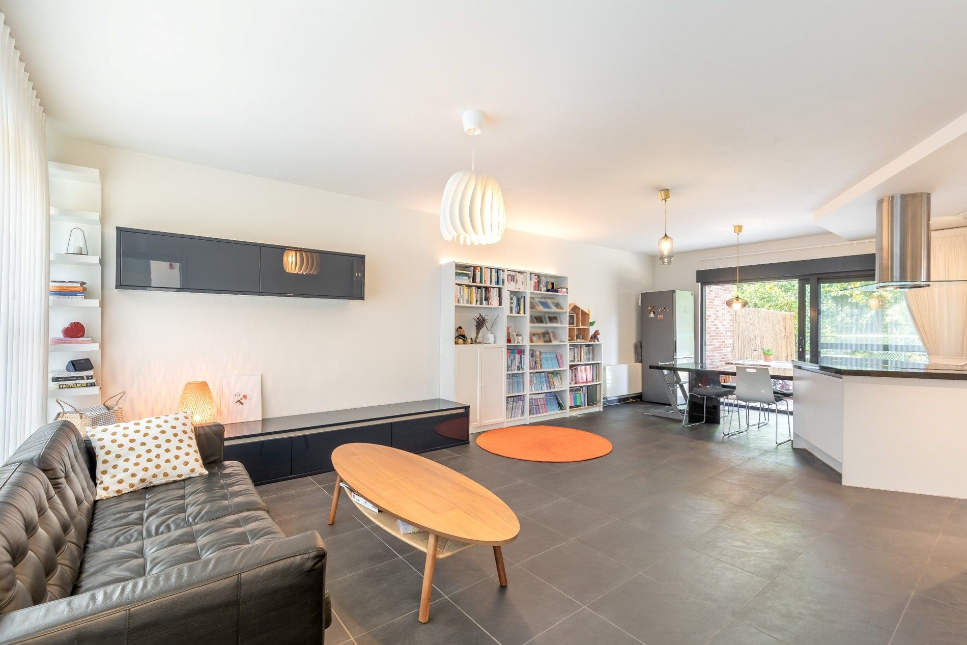 Ruime gezinswoning in perfecte staat van onderhoud! foto 4