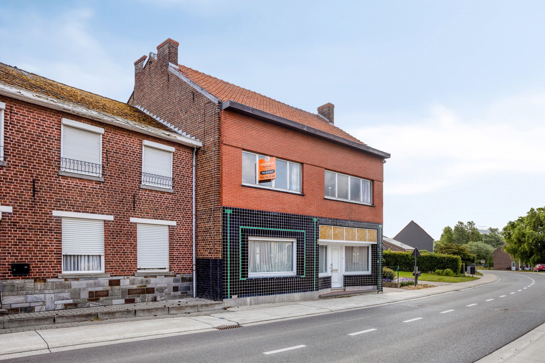 Ruime, deels gerenoveerde woning met veel potentieel foto 20
