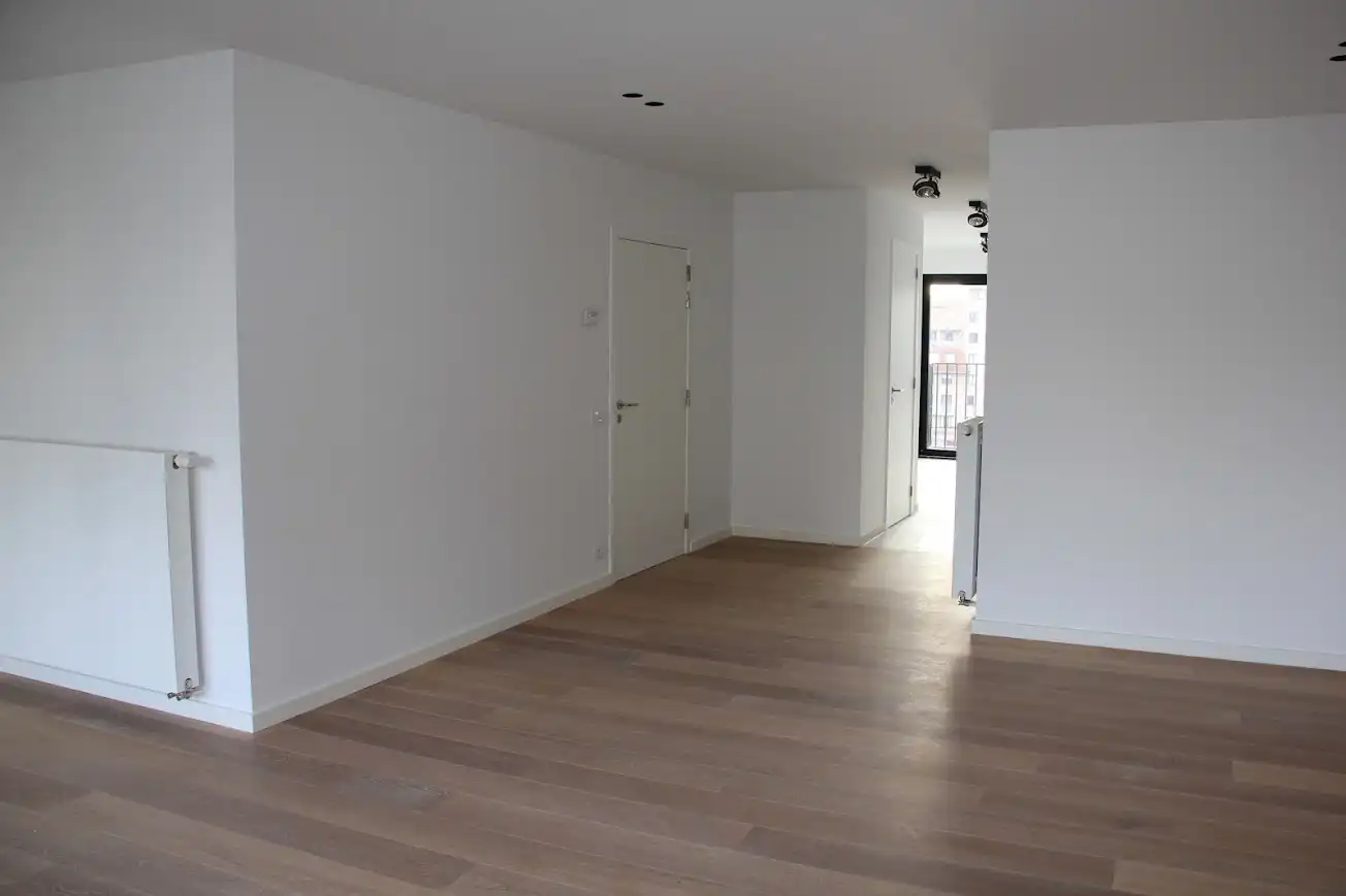 Lichtrijk duplex-appartement te huur in centrum Deinze foto 2