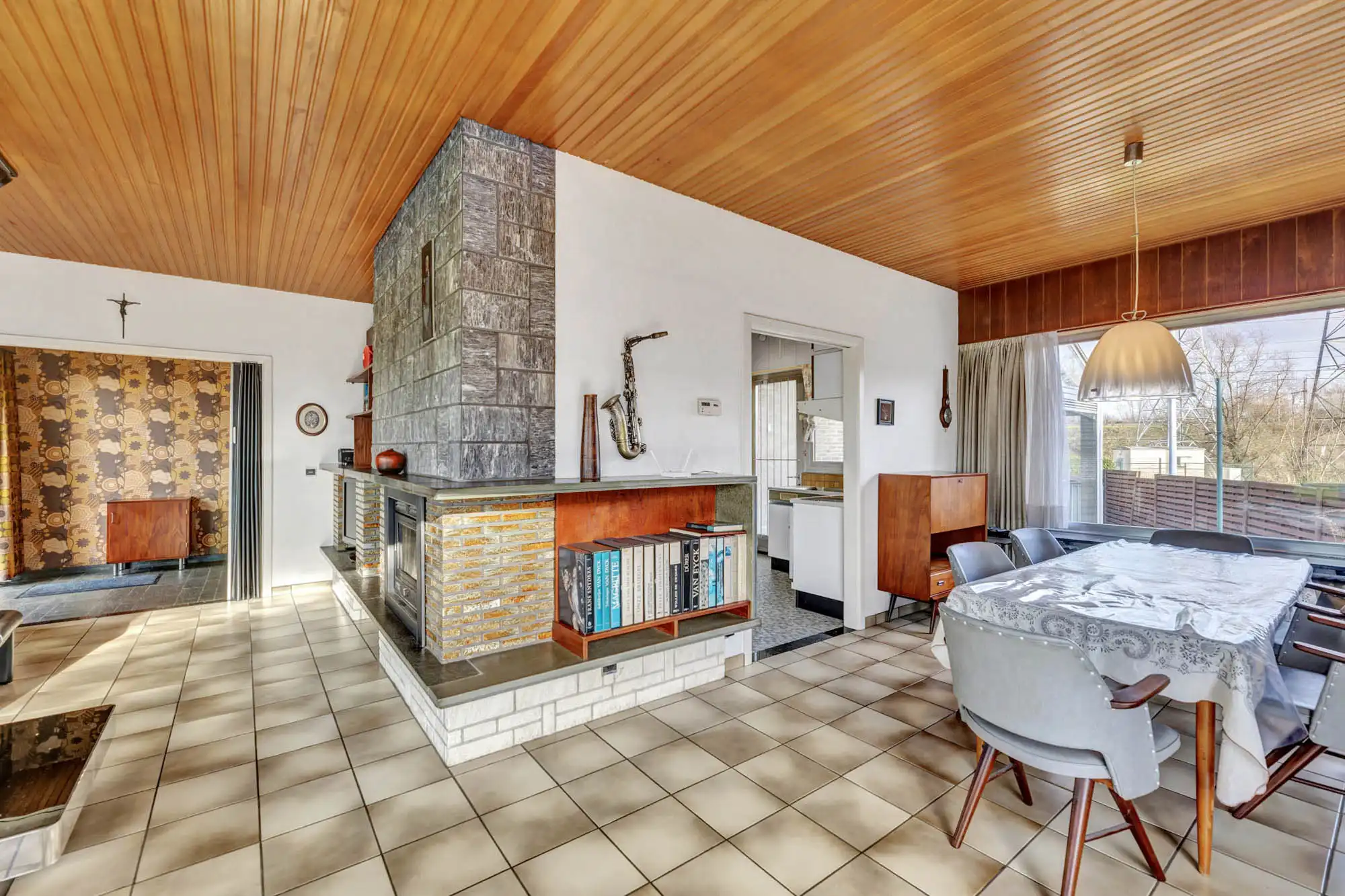 Bungalow met garage en tuintje op strategische ligging foto 9