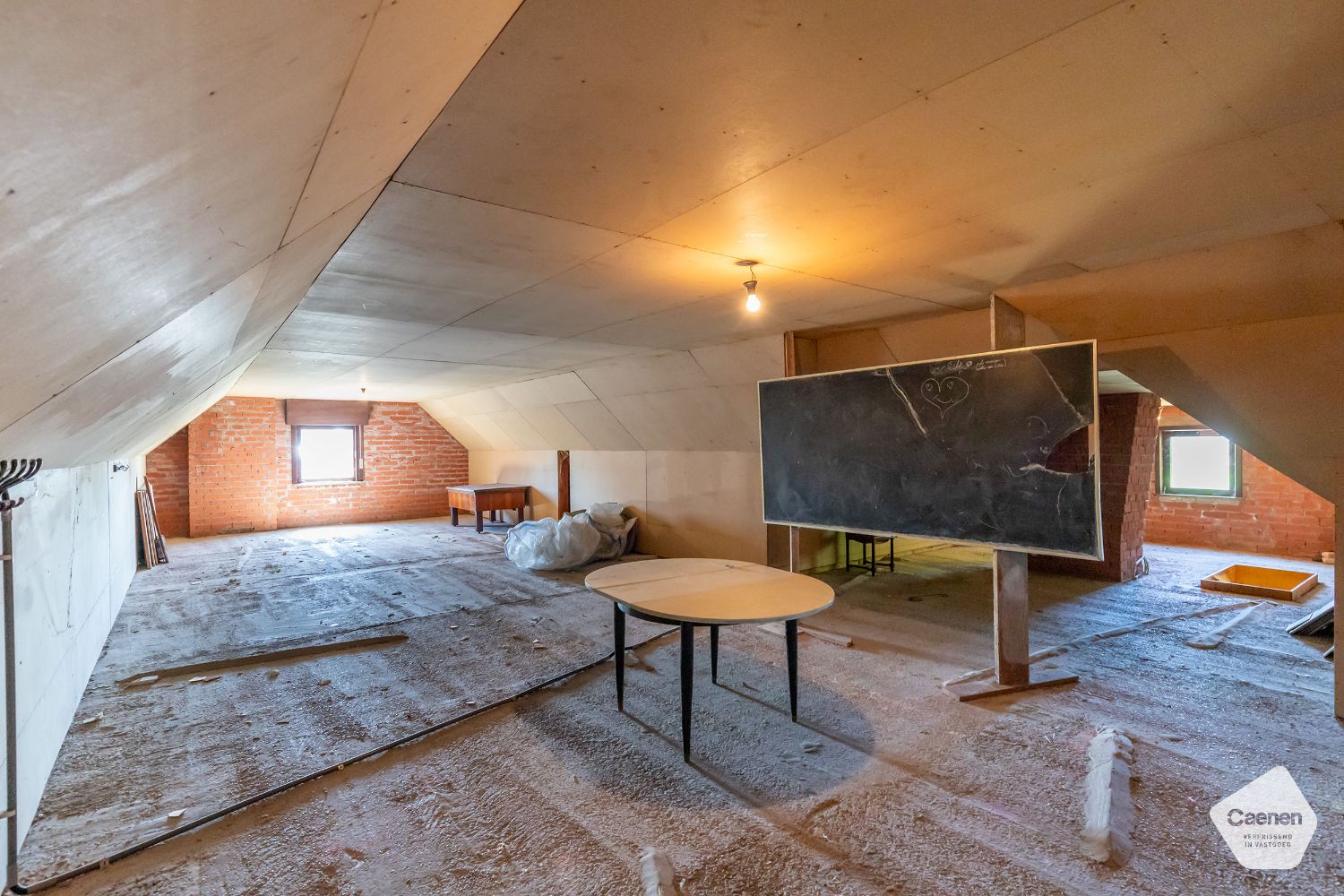 VRIJSTAANDE TE RENOVEREN STEVIGE WONING op een mooi perceel  van 1210 m²  met 3 slaapkamers , GARAGE EN BIJGEBOUW foto 14