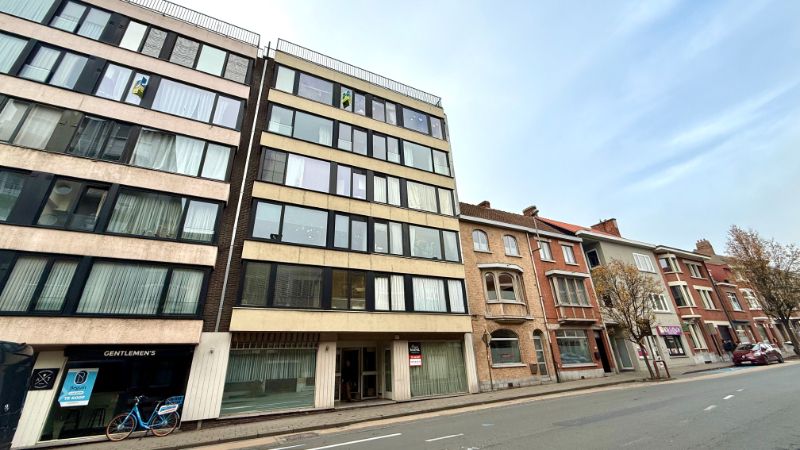 Centraal gelegen, ruim appartement met 2 slaapkamers en balkon foto {{pictureIndex}}