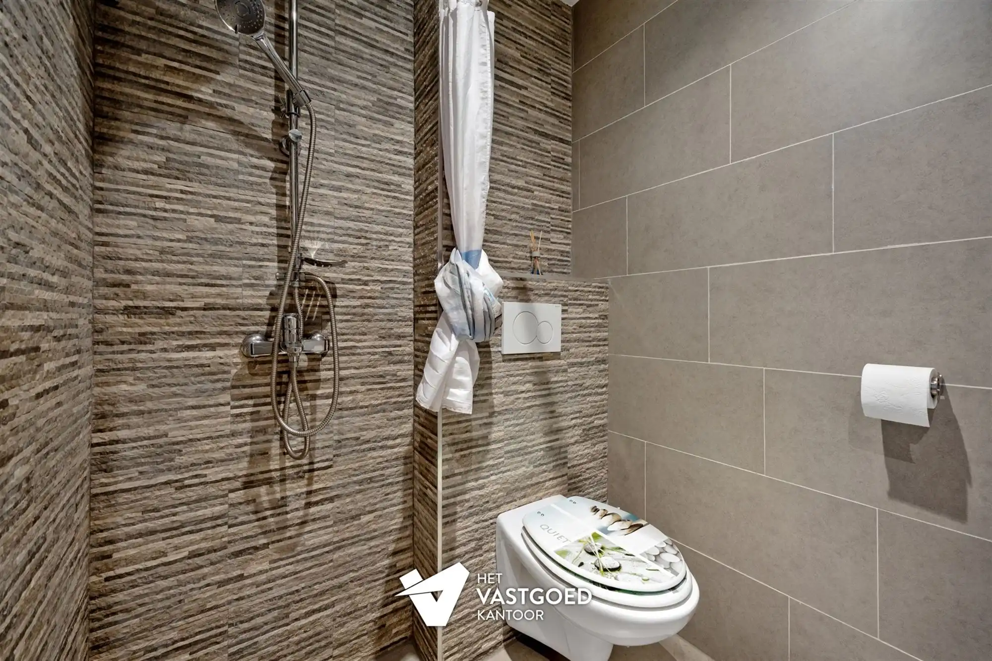 PERFECT ONDERHOUDEN GELIJKVLOERS APPARTEMENT (146M²) MET 3 SLAAPKAMERS EN TERRAS TE HASSELT foto 15