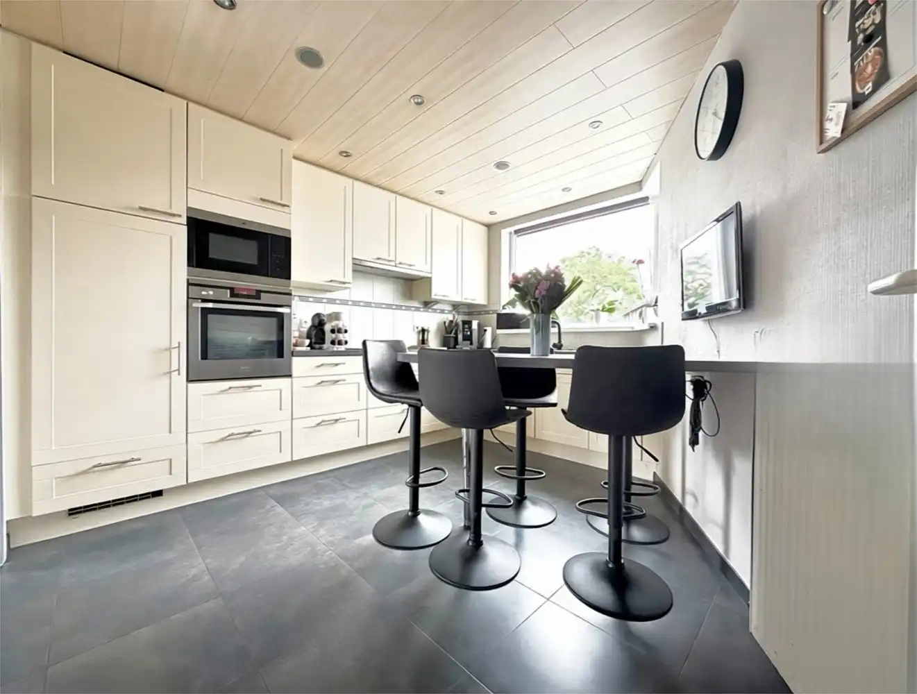 Woning met 4 slaapkamers en riante tuin foto 3