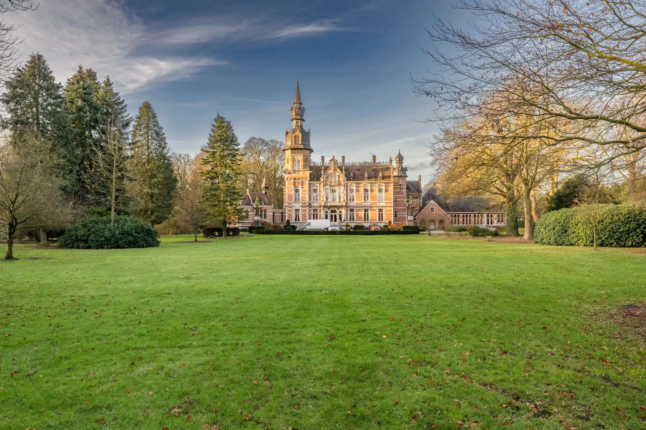 Kantoor te koop foto {{pictureIndex}}