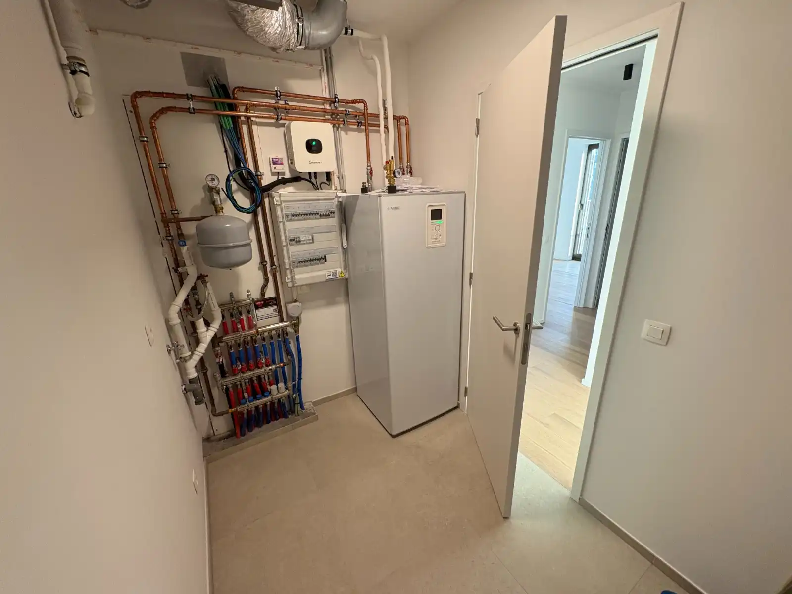 EXCLUSIEF EN LUXUEUS WONEN OP EEN BOOGSCHEUT VAN DE MARKT IN WAREGEM foto 15