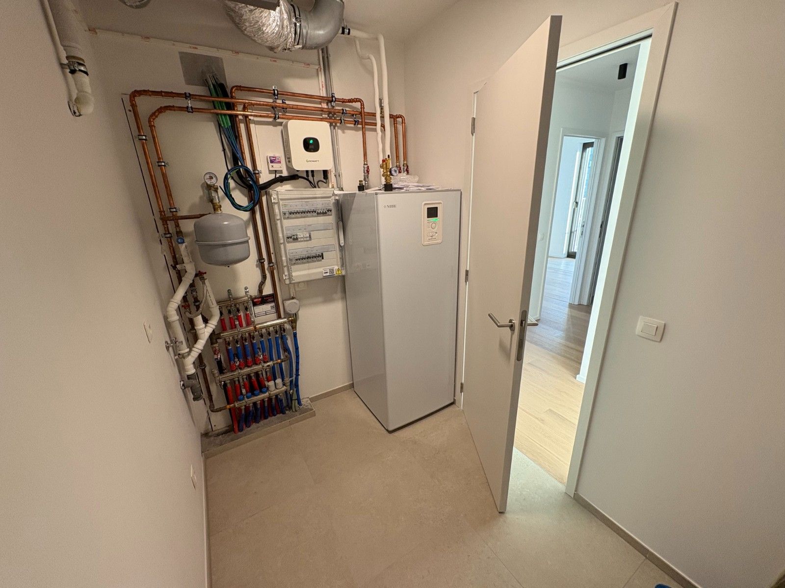 EXCLUSIEF EN LUXUEUS WONEN OP EEN BOOGSCHEUT VAN DE MARKT IN WAREGEM foto 15