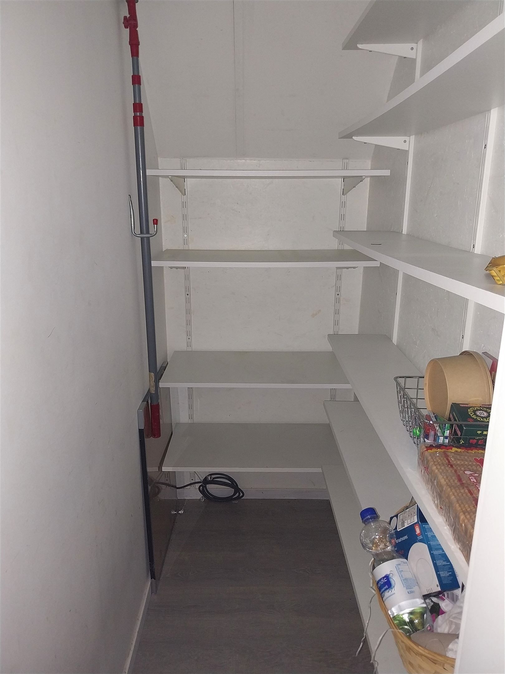 TE HUUR: Gemeubeld dakappartement met 2 slaapkamers te Heusden! foto 17