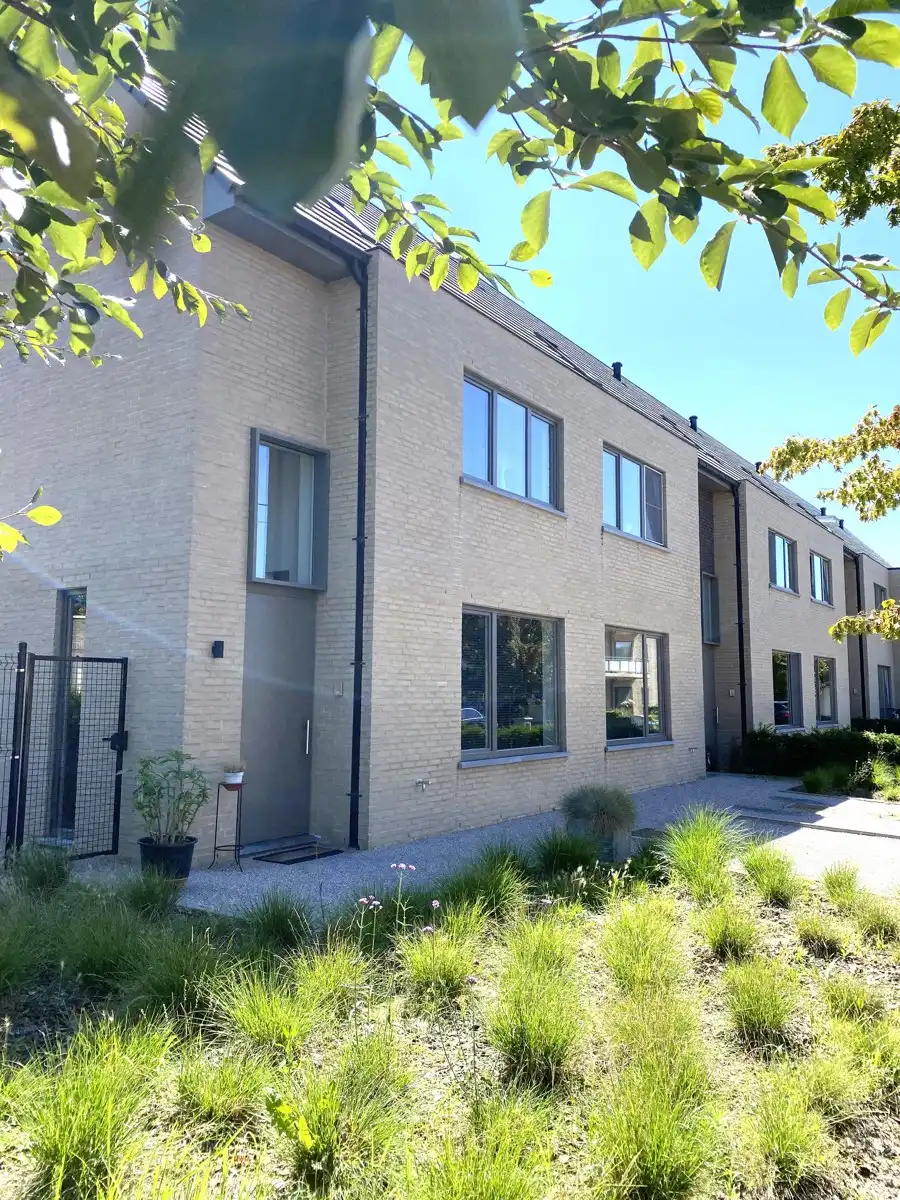 Woning nabij het Donkmeer met 5 slaapkamers foto {{pictureIndex}}