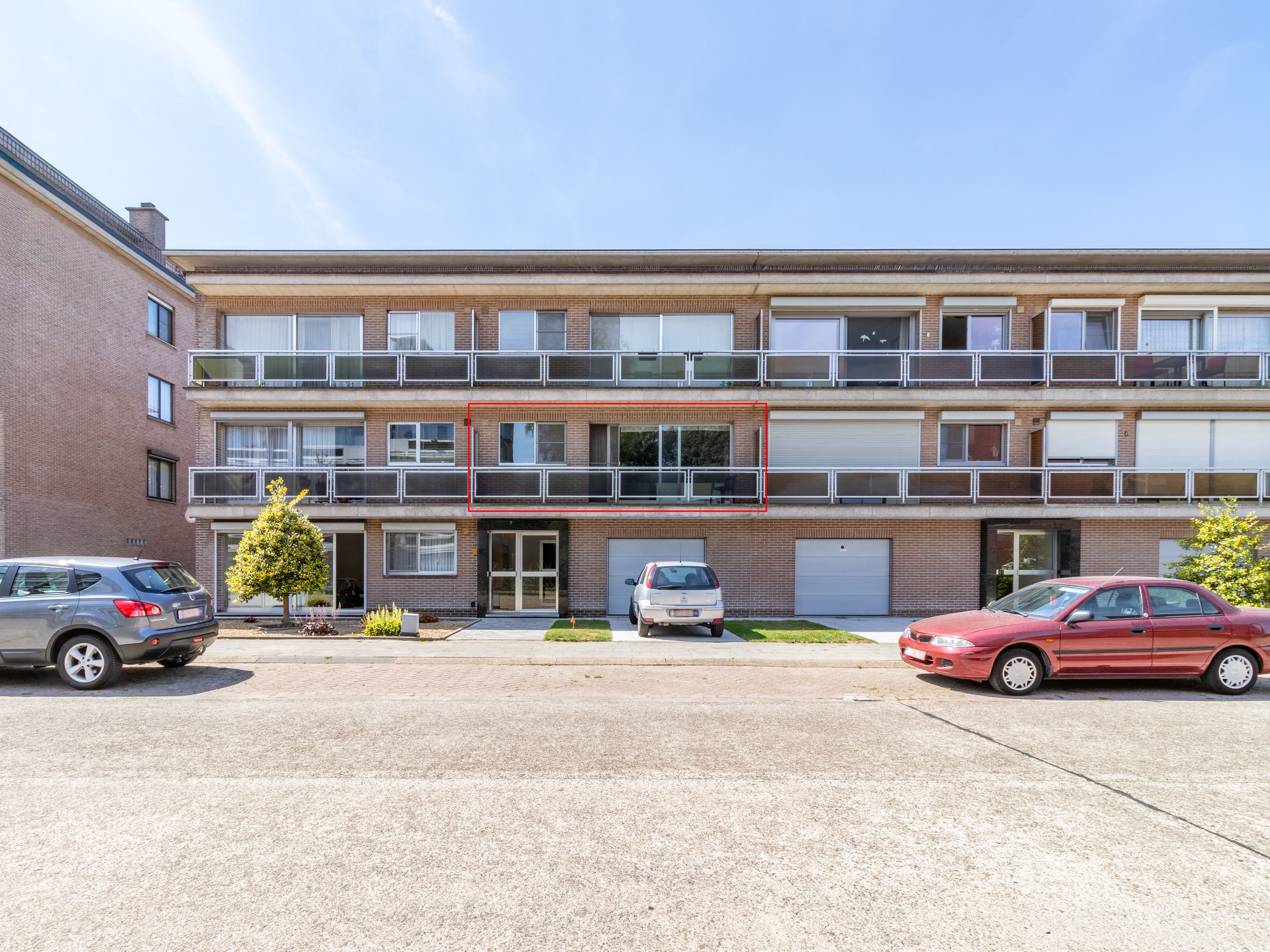 Praktisch appartement met garagebox en twee terrassen foto {{pictureIndex}}