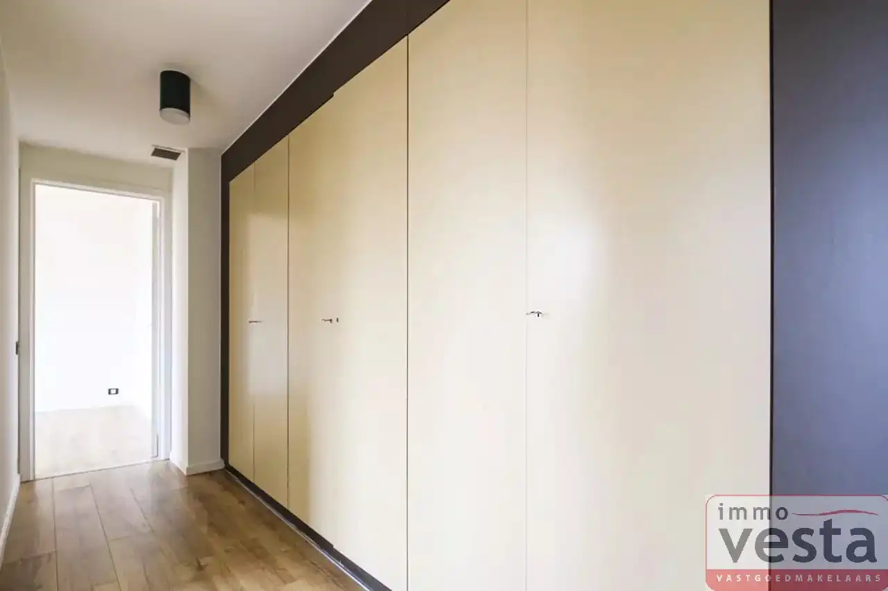 Appartement te huur in Sint-Truiden met 3 slaapkamers foto 8